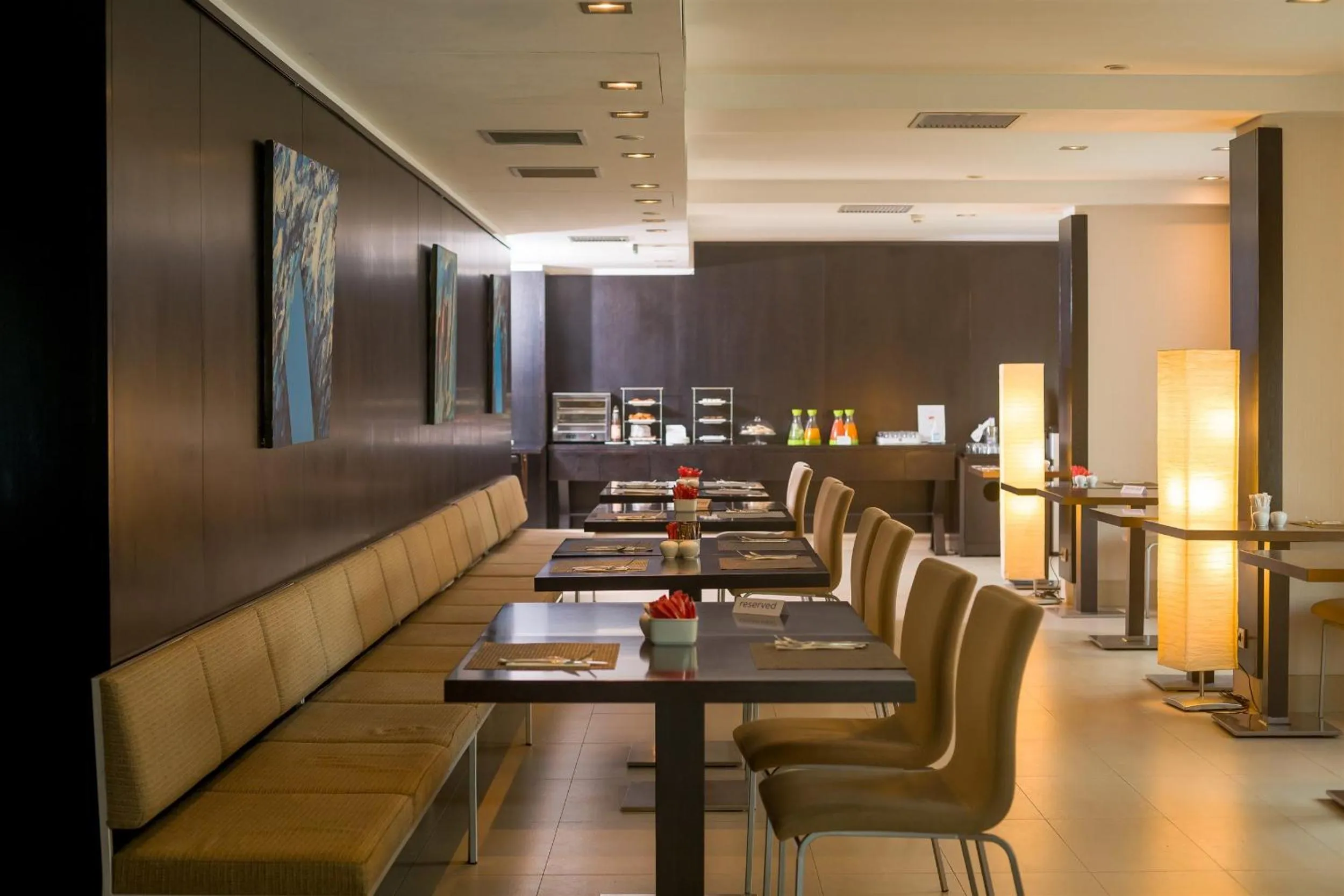 Restaurant/places to eat in Hotel CH Bucharest