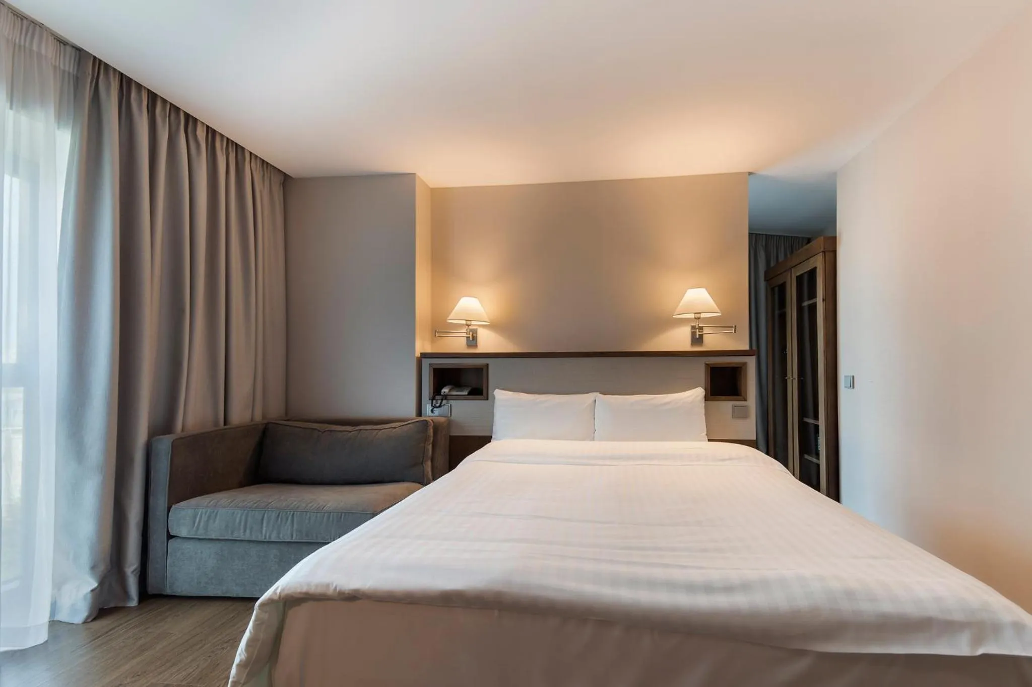 Bed in Hotel CH Bucharest