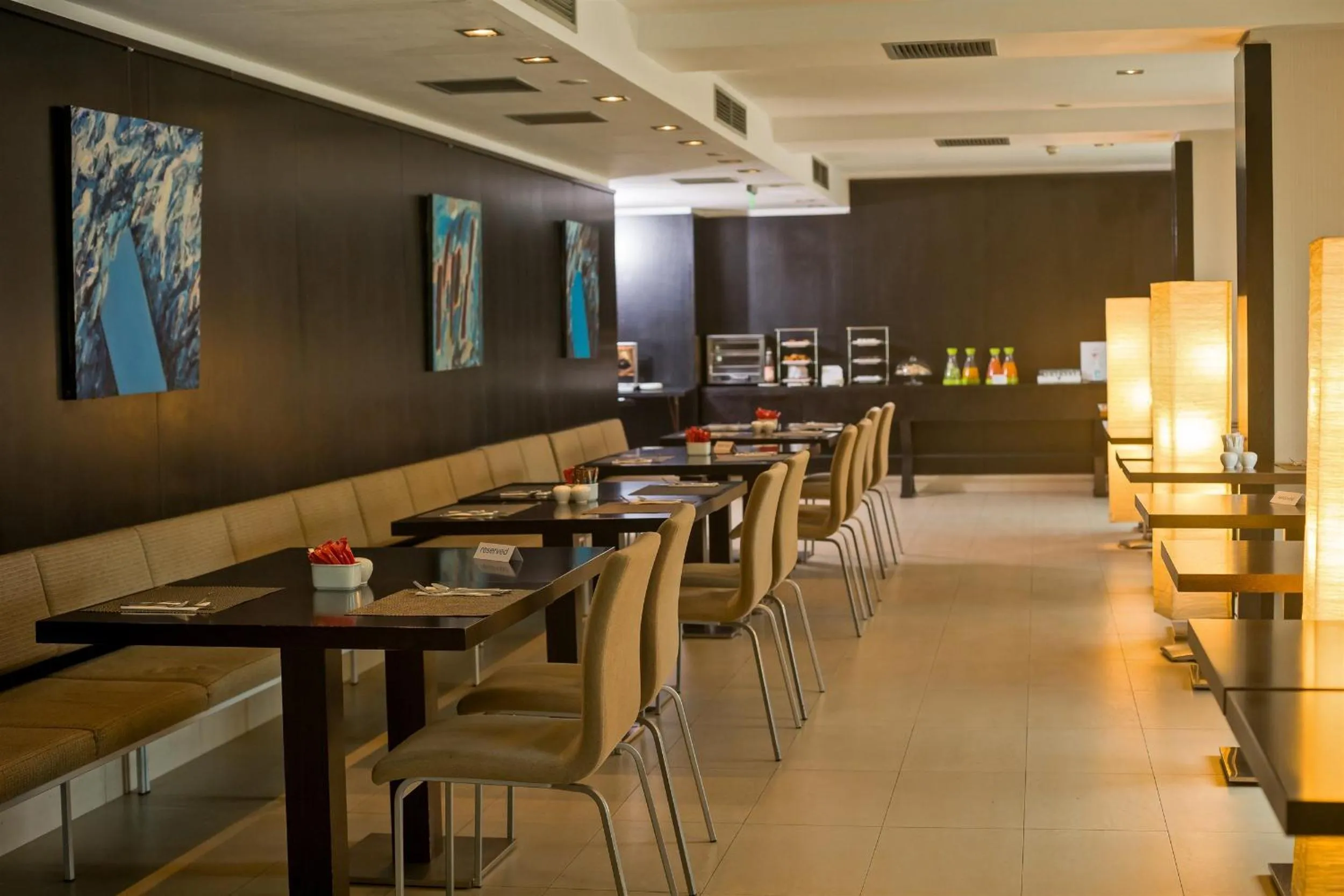 Restaurant/places to eat in Hotel CH Bucharest