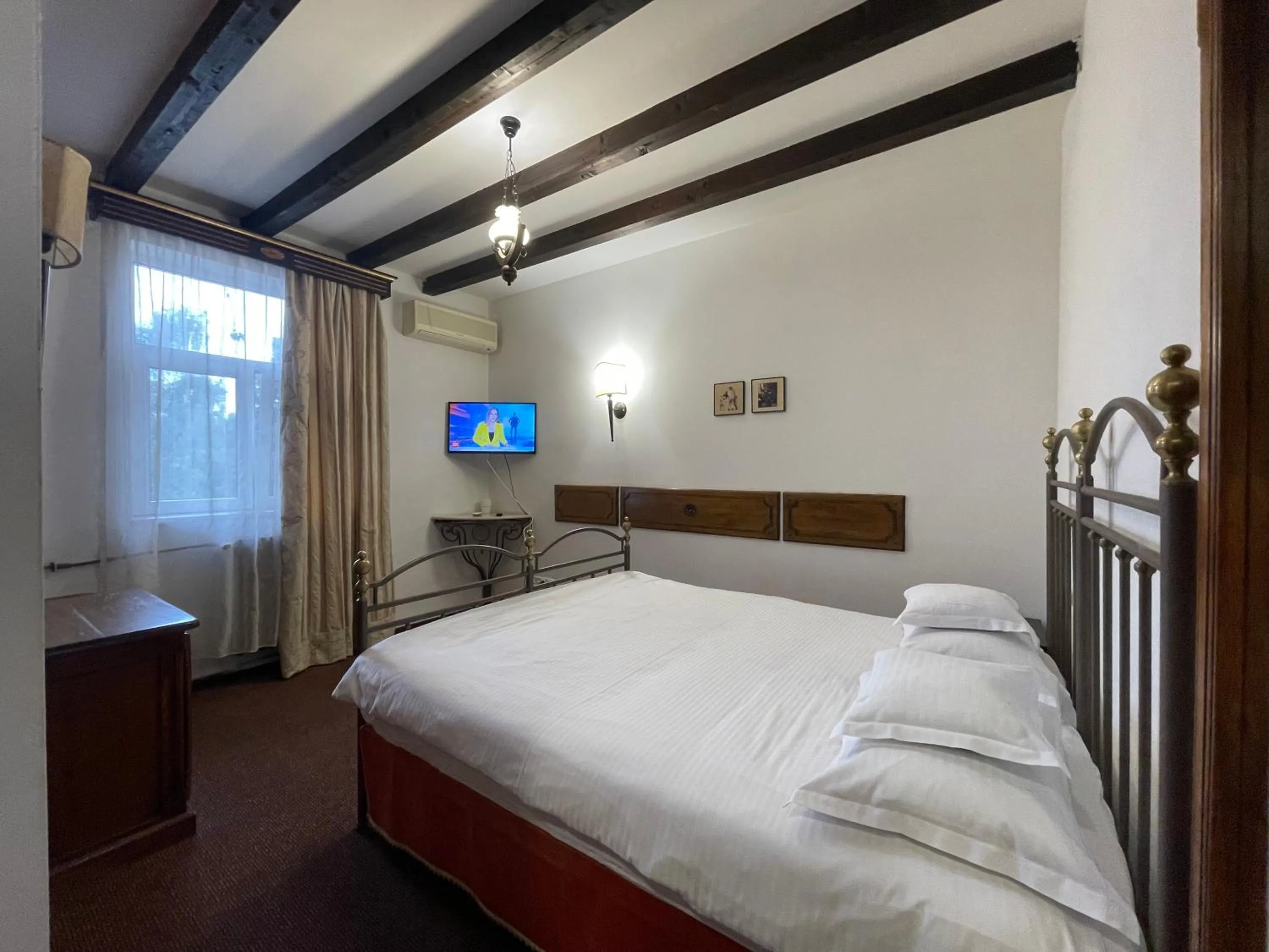 Bed in Topaz Boutique