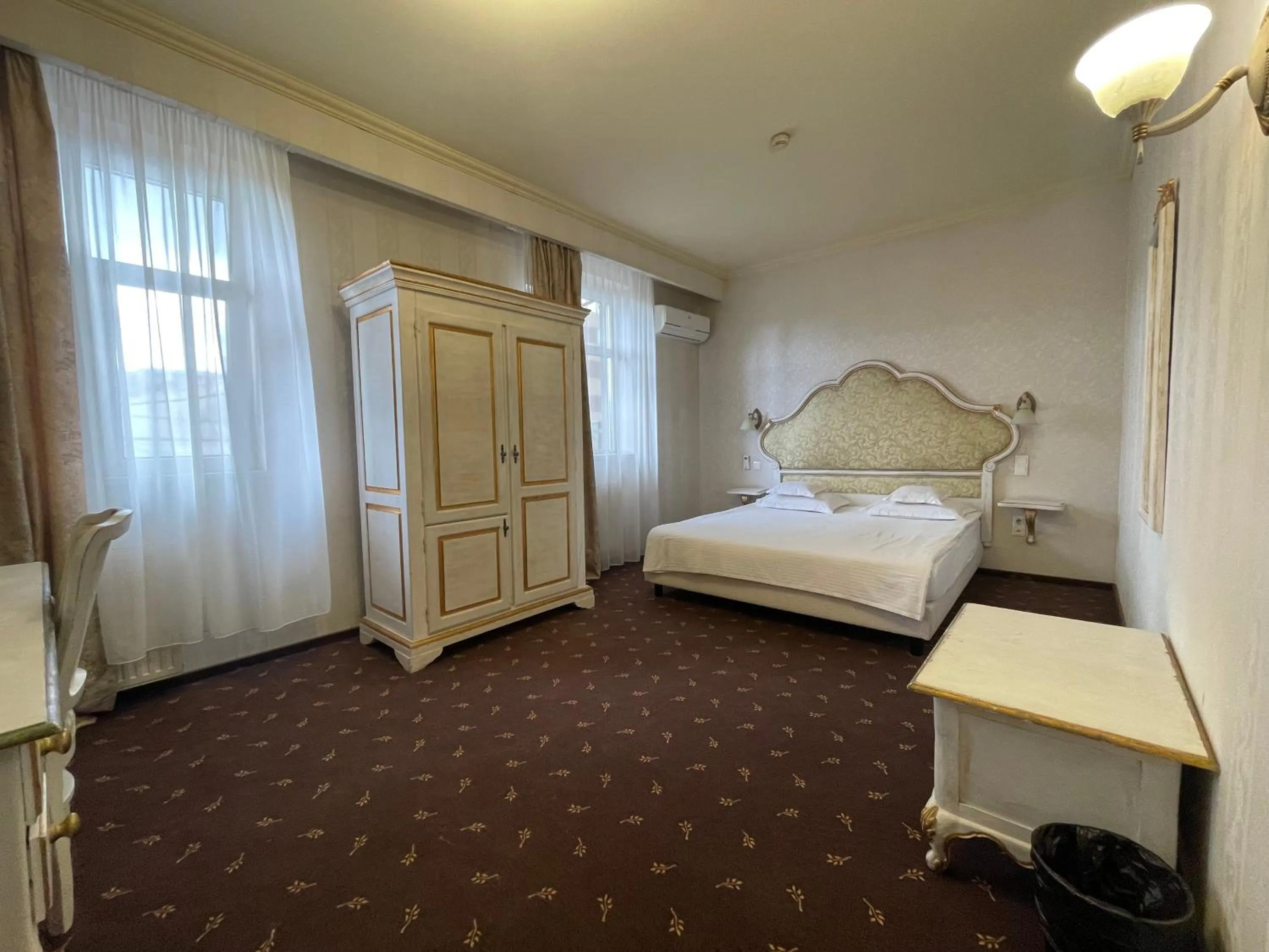 Bed in Topaz Boutique