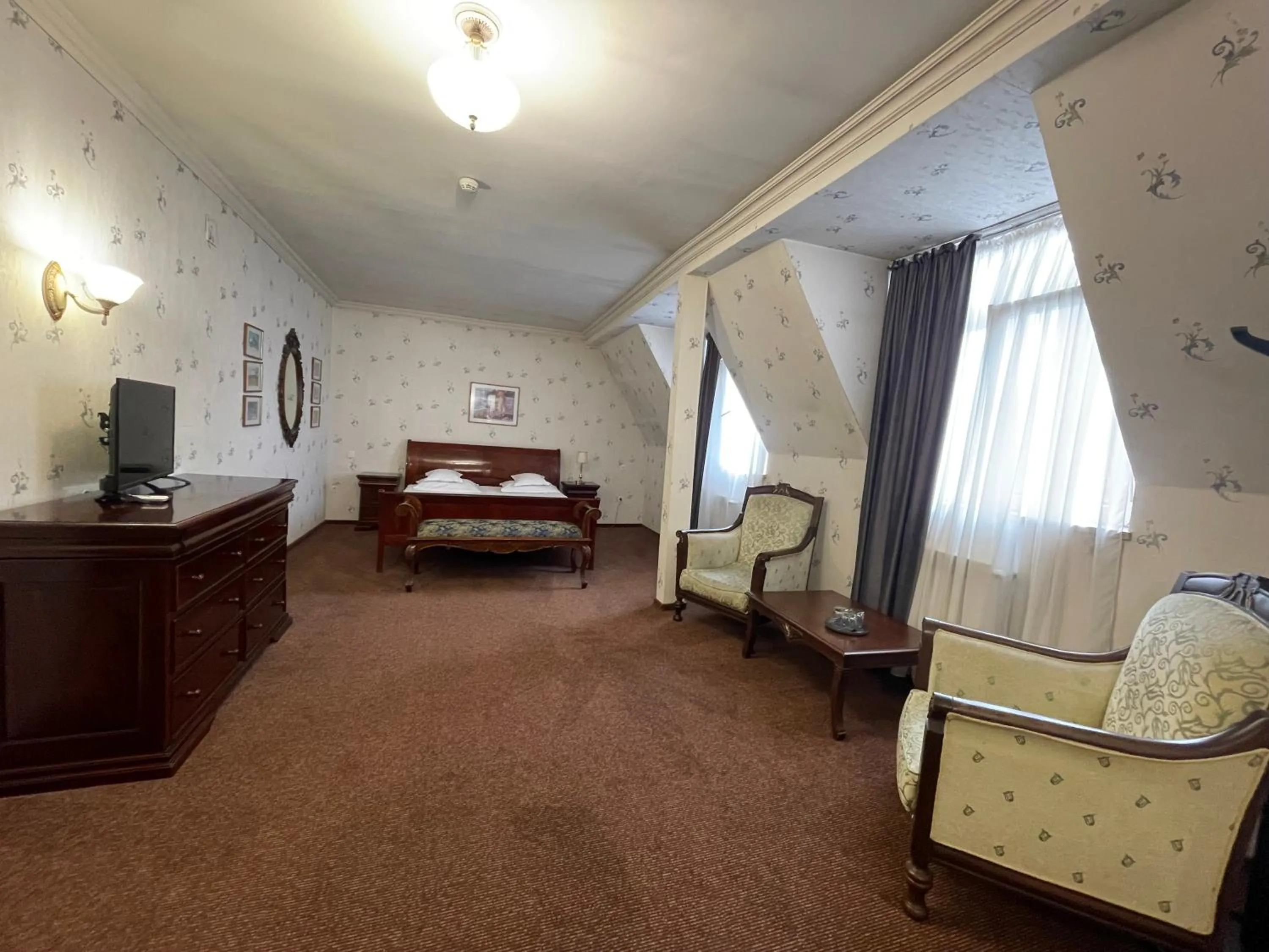 Bed in Topaz Boutique