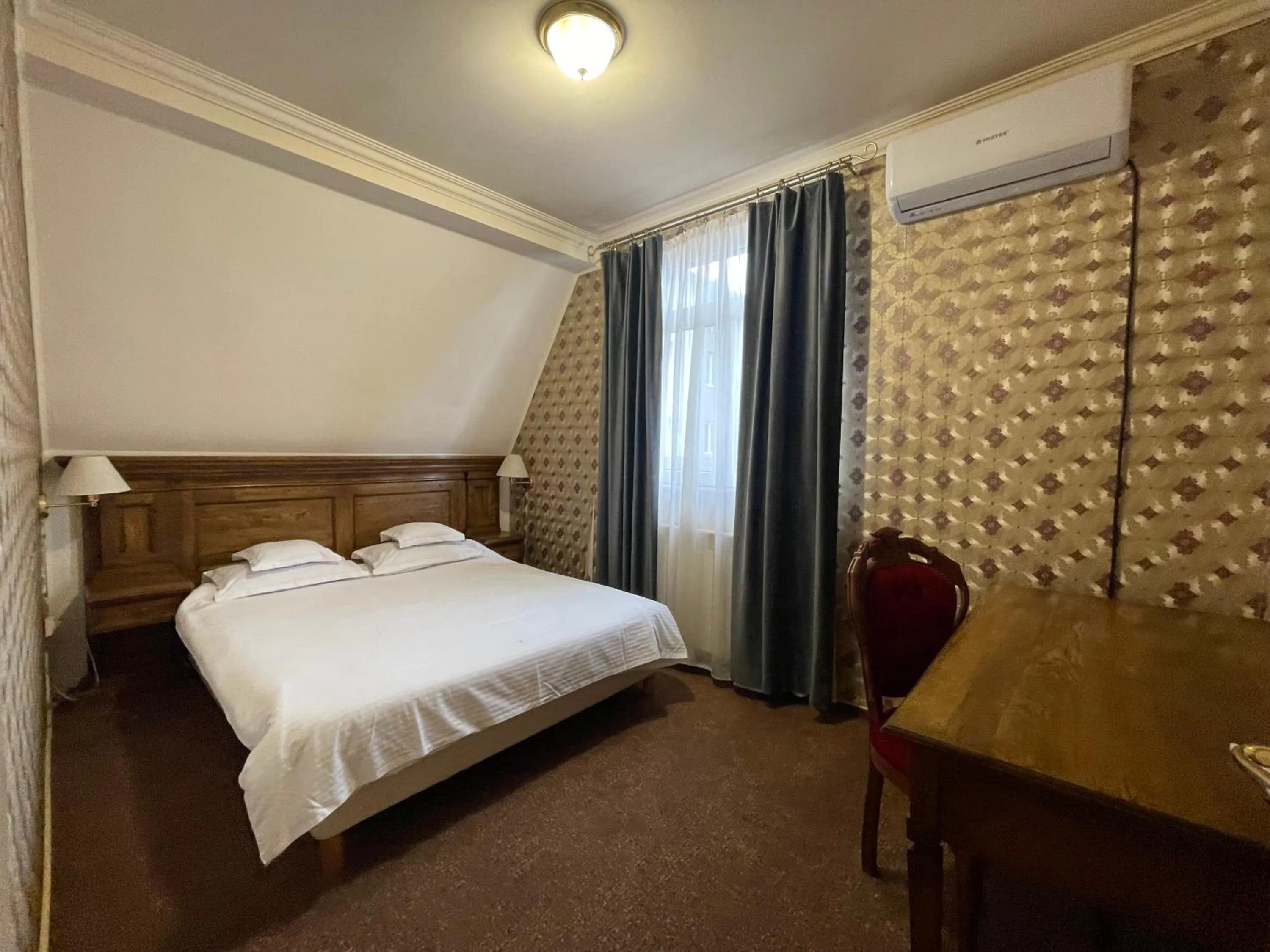 Bed in Topaz Boutique