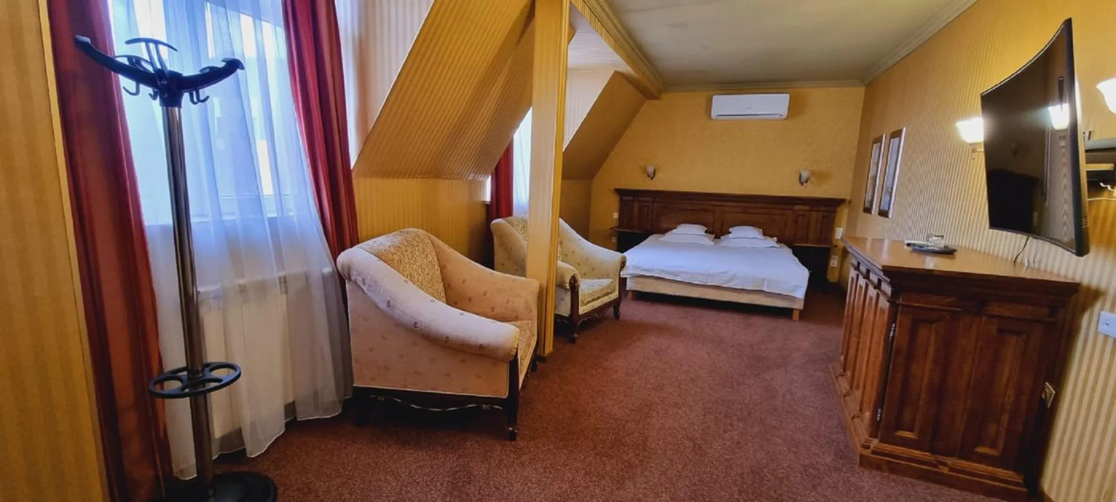 Bed in Topaz Boutique