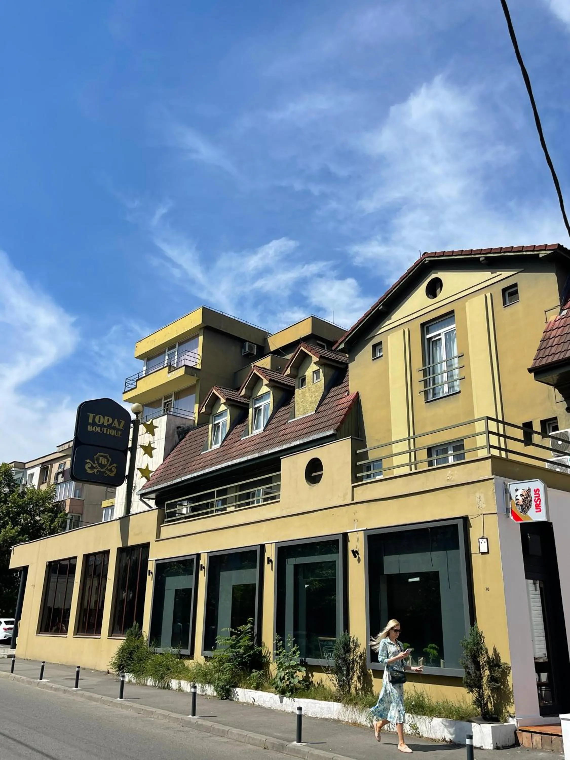 Property building in Topaz Boutique