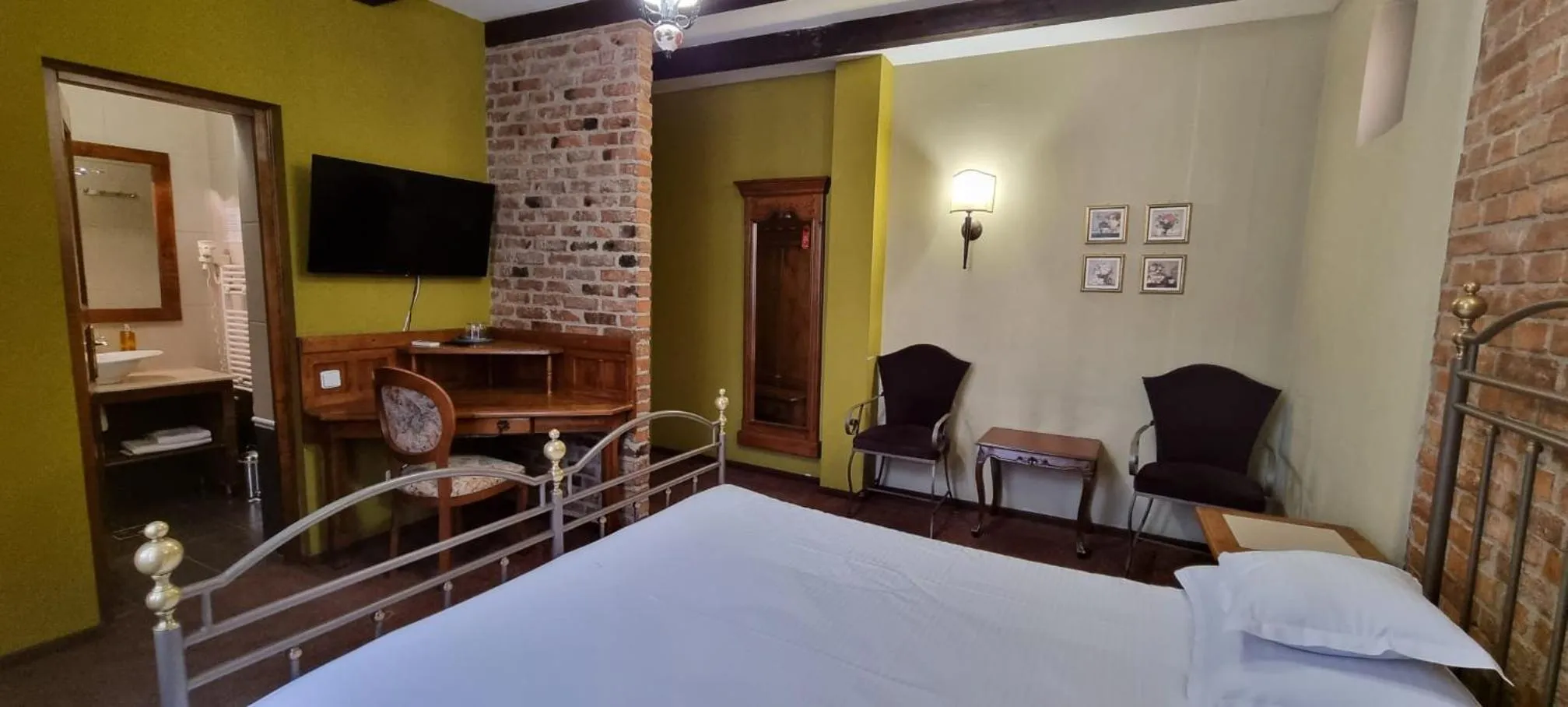 TV and multimedia, Bed in Topaz Boutique