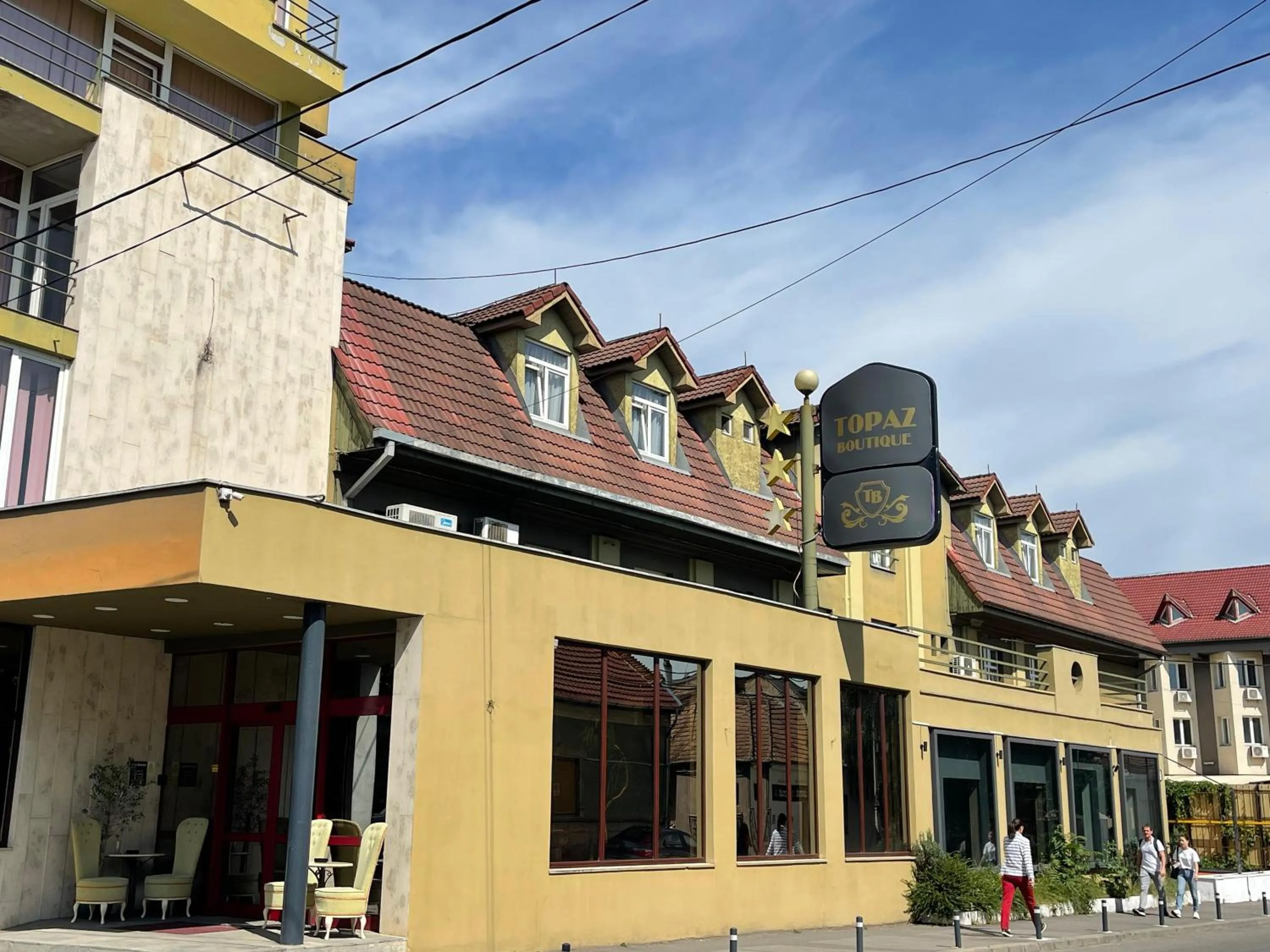 Facade/entrance in Topaz Boutique