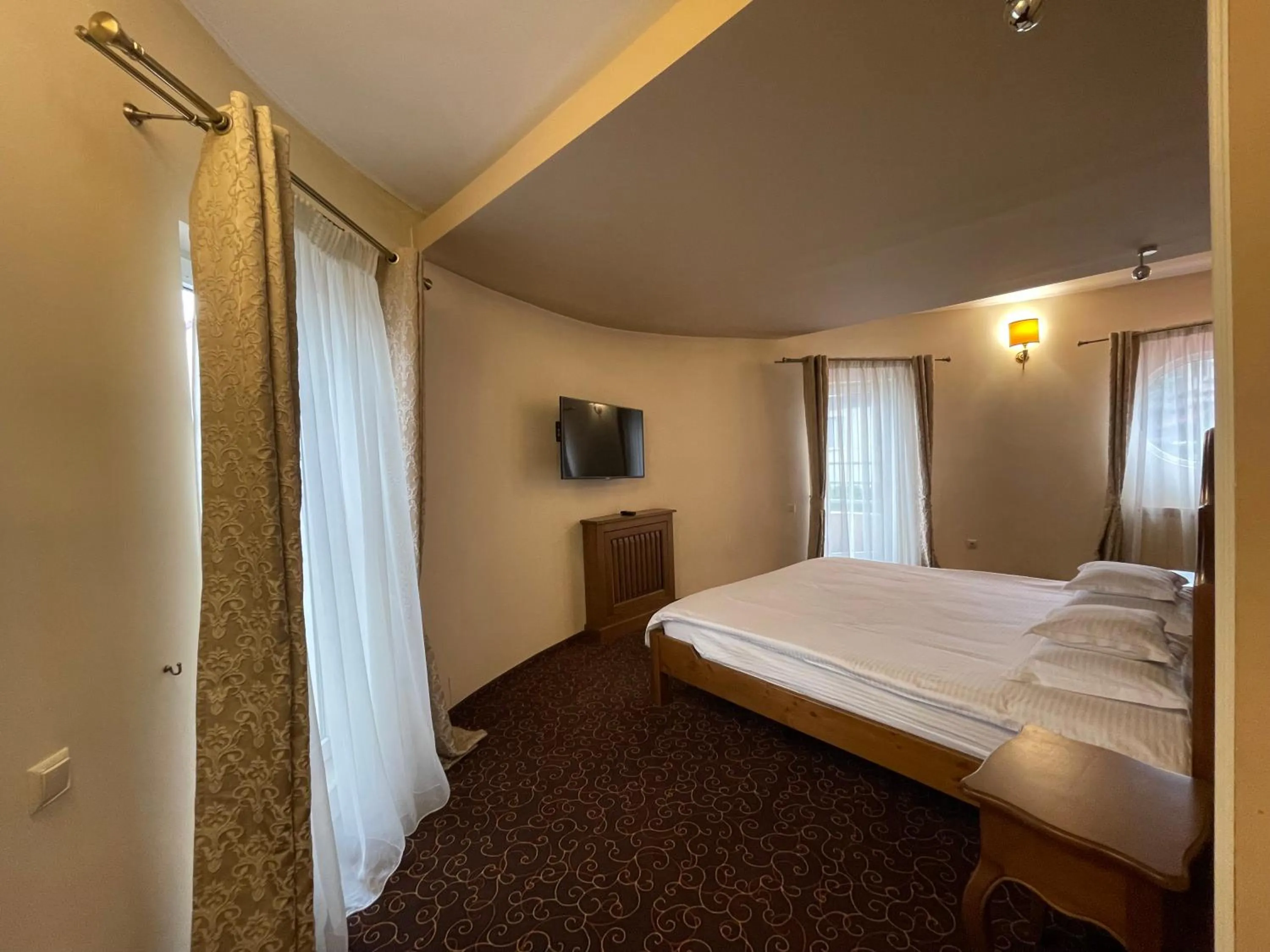 Bed in Topaz Boutique