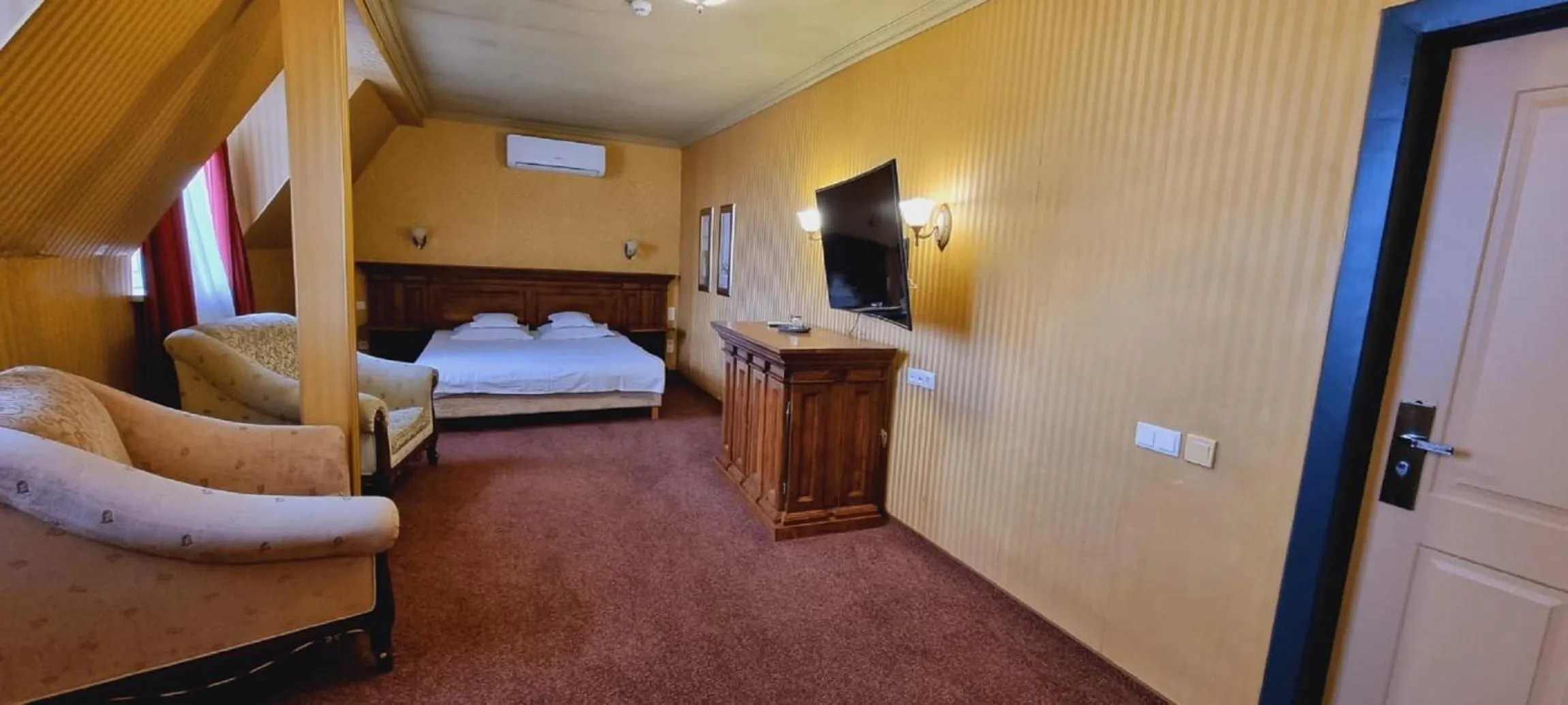 Bed in Topaz Boutique