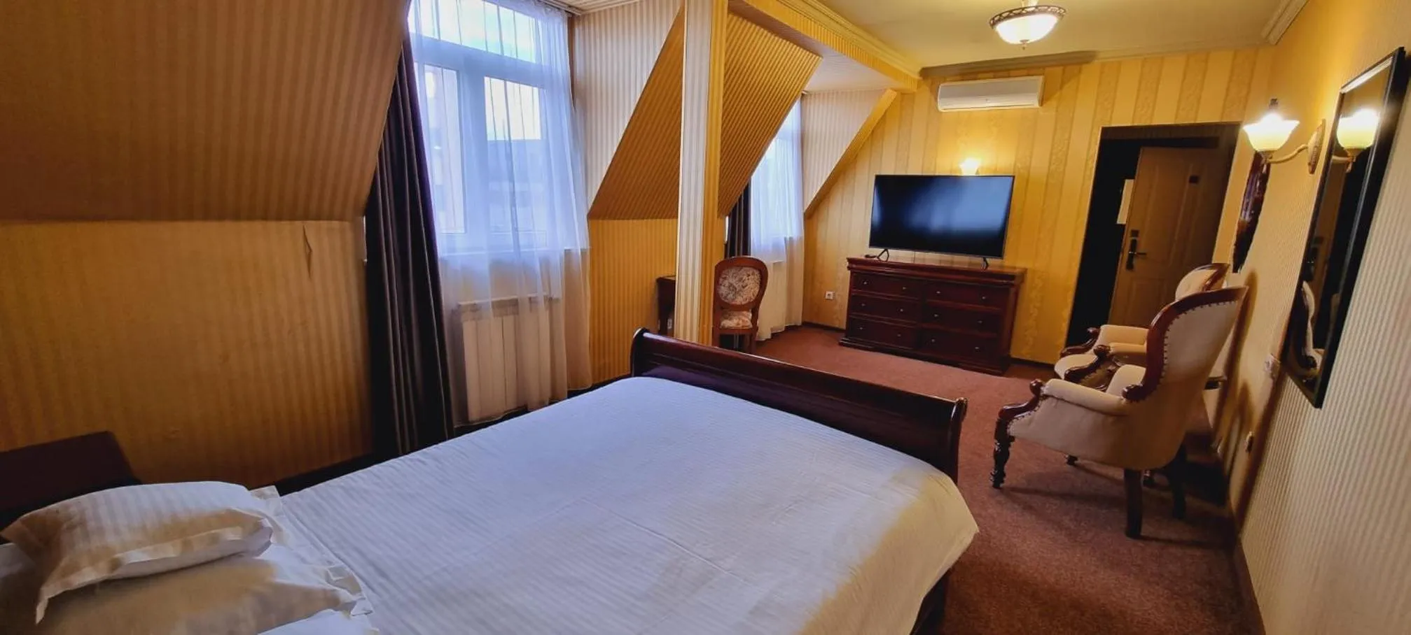 Bed in Topaz Boutique