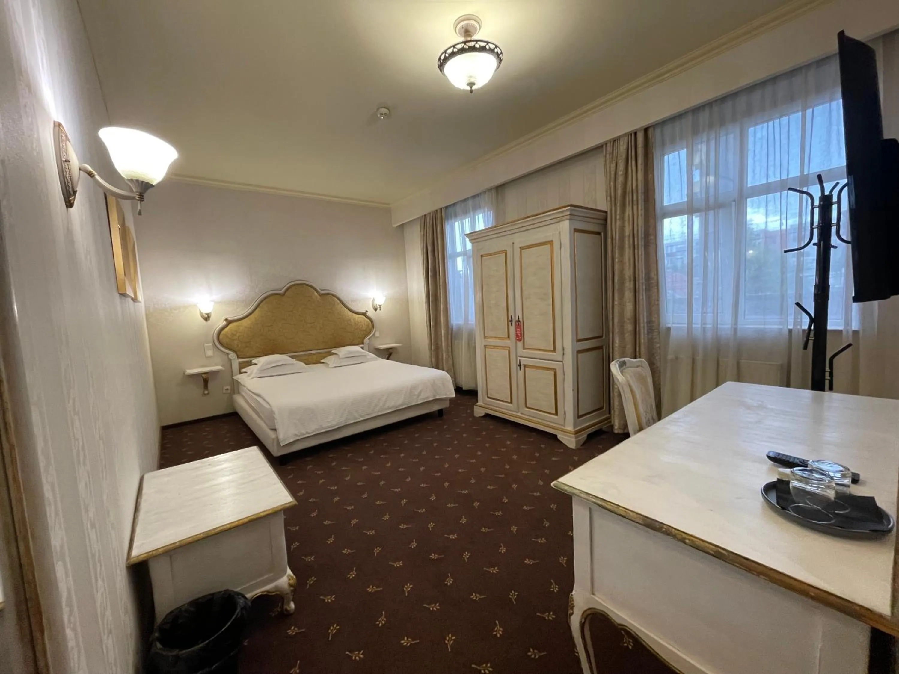 Bed in Topaz Boutique