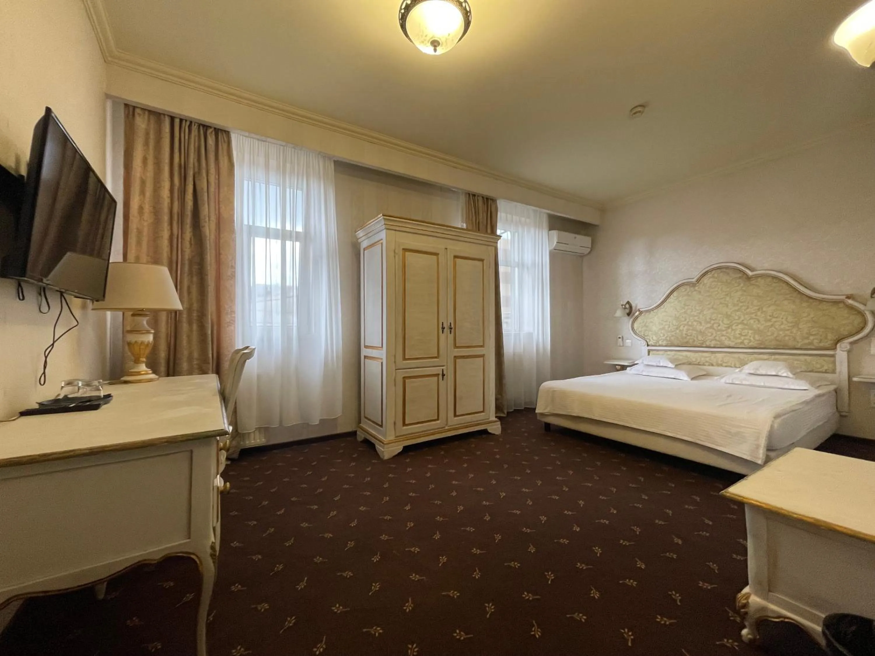 Bed in Topaz Boutique