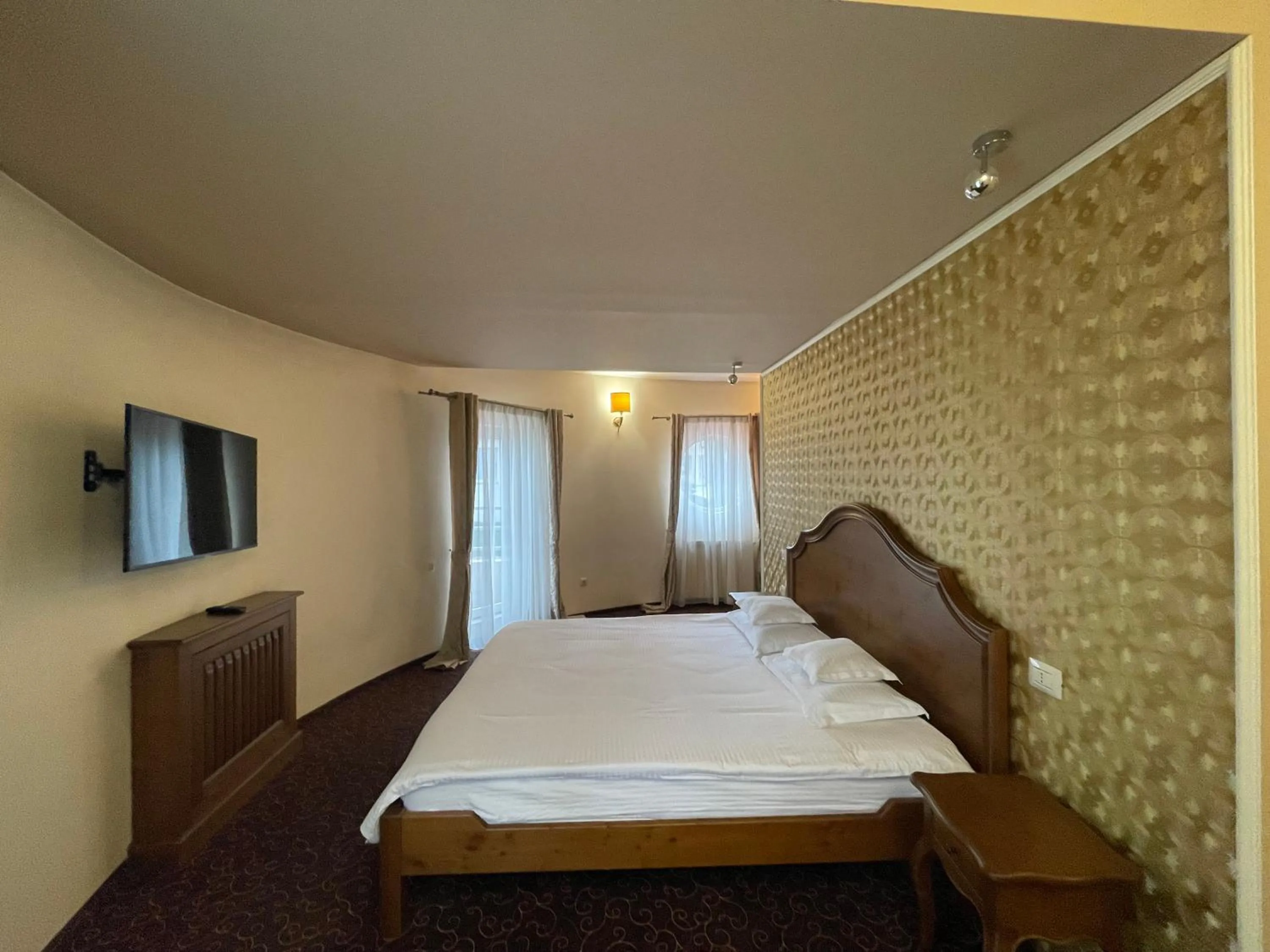 Bed in Topaz Boutique