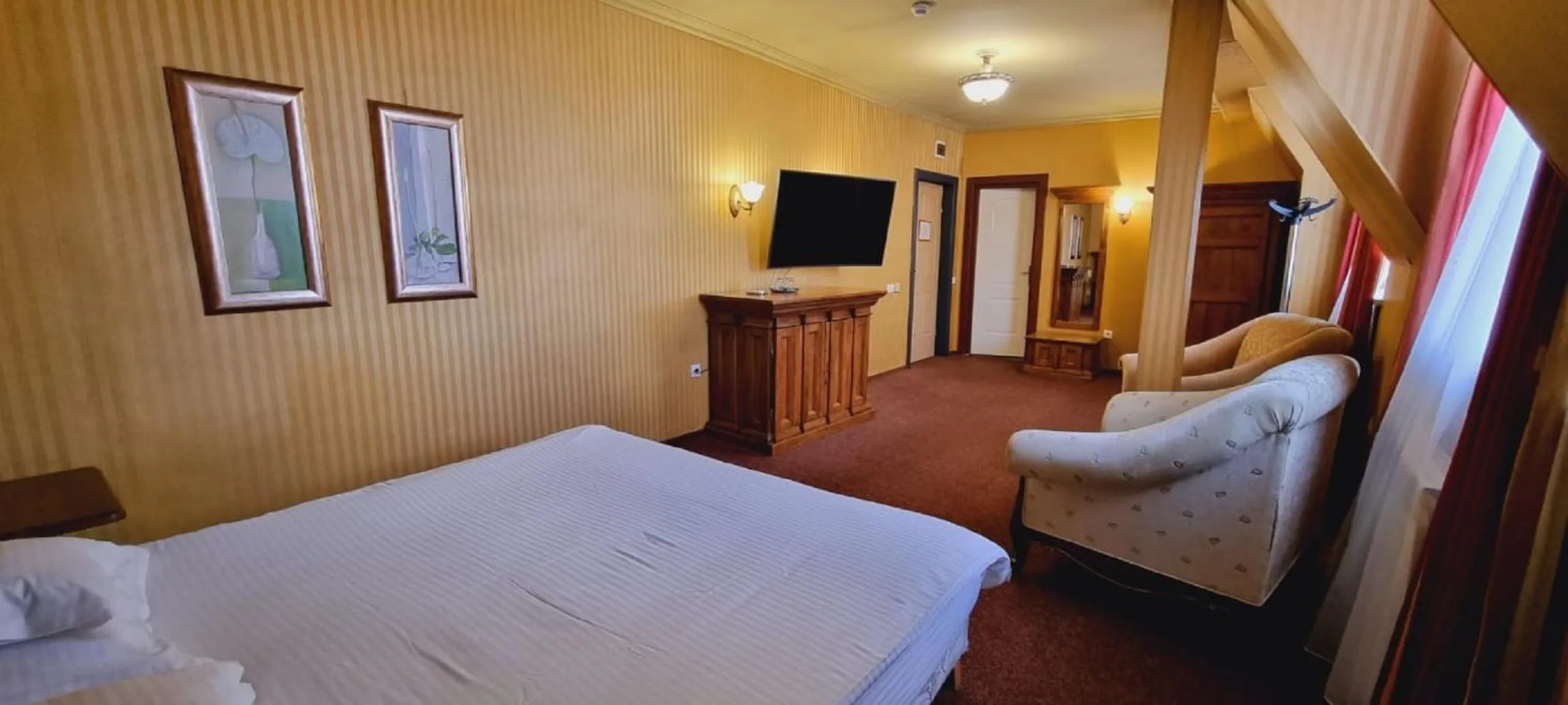 Bed in Topaz Boutique