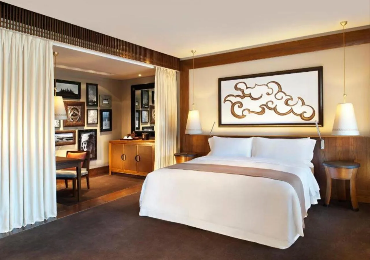 Bedroom, Bed in The St. Regis Lhasa Resort