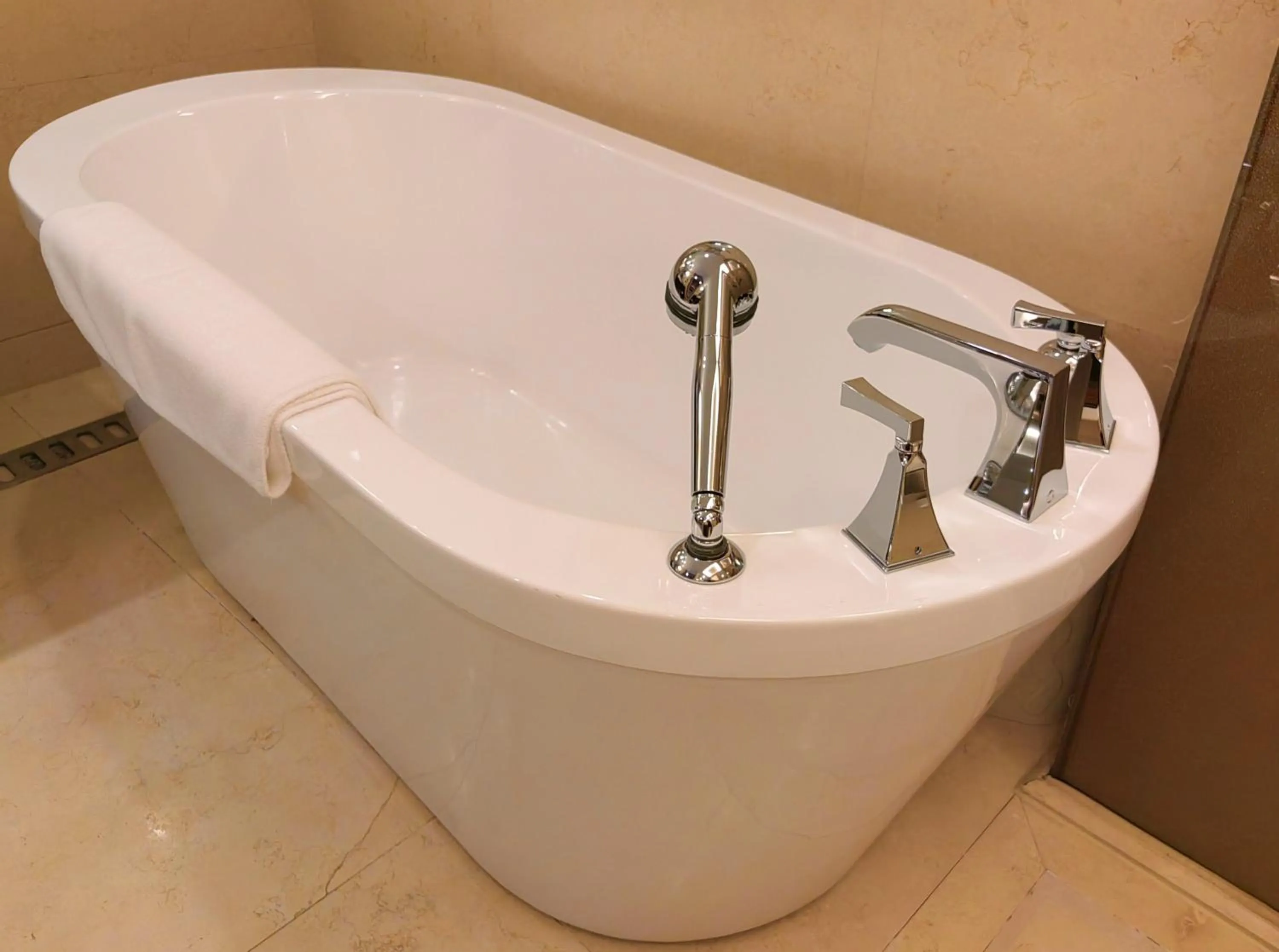 Photo of the whole room in Crowne Plaza Huangshan Yucheng by IHG