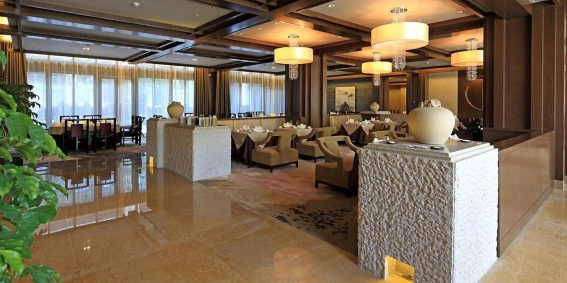 Restaurant/places to eat in Crowne Plaza Huangshan Yucheng by IHG