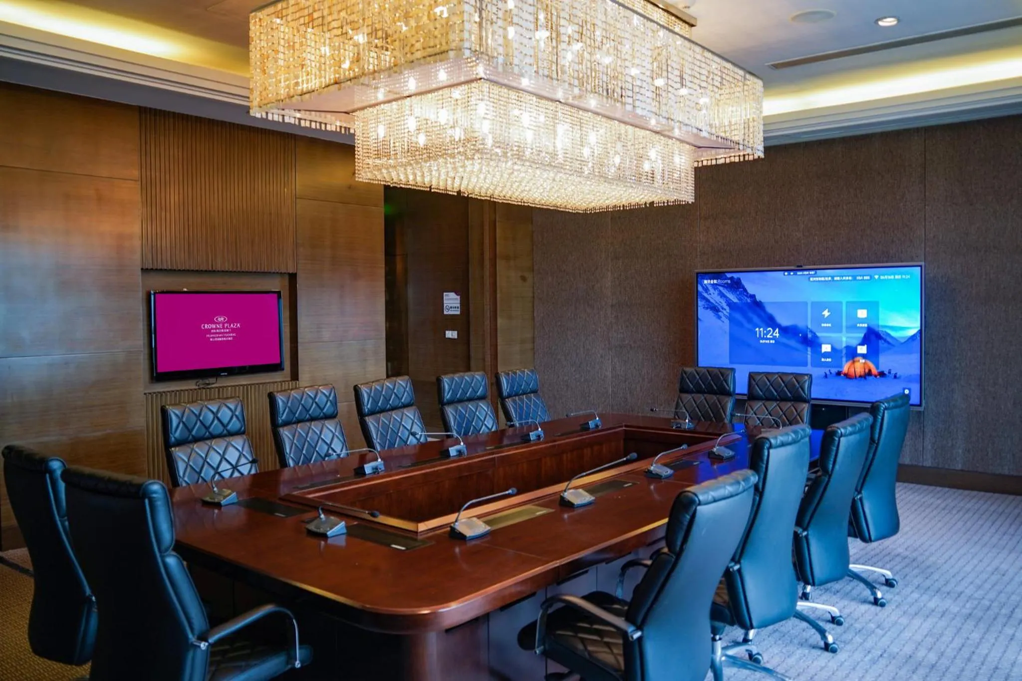 Meeting/conference room in Crowne Plaza Huangshan Yucheng by IHG