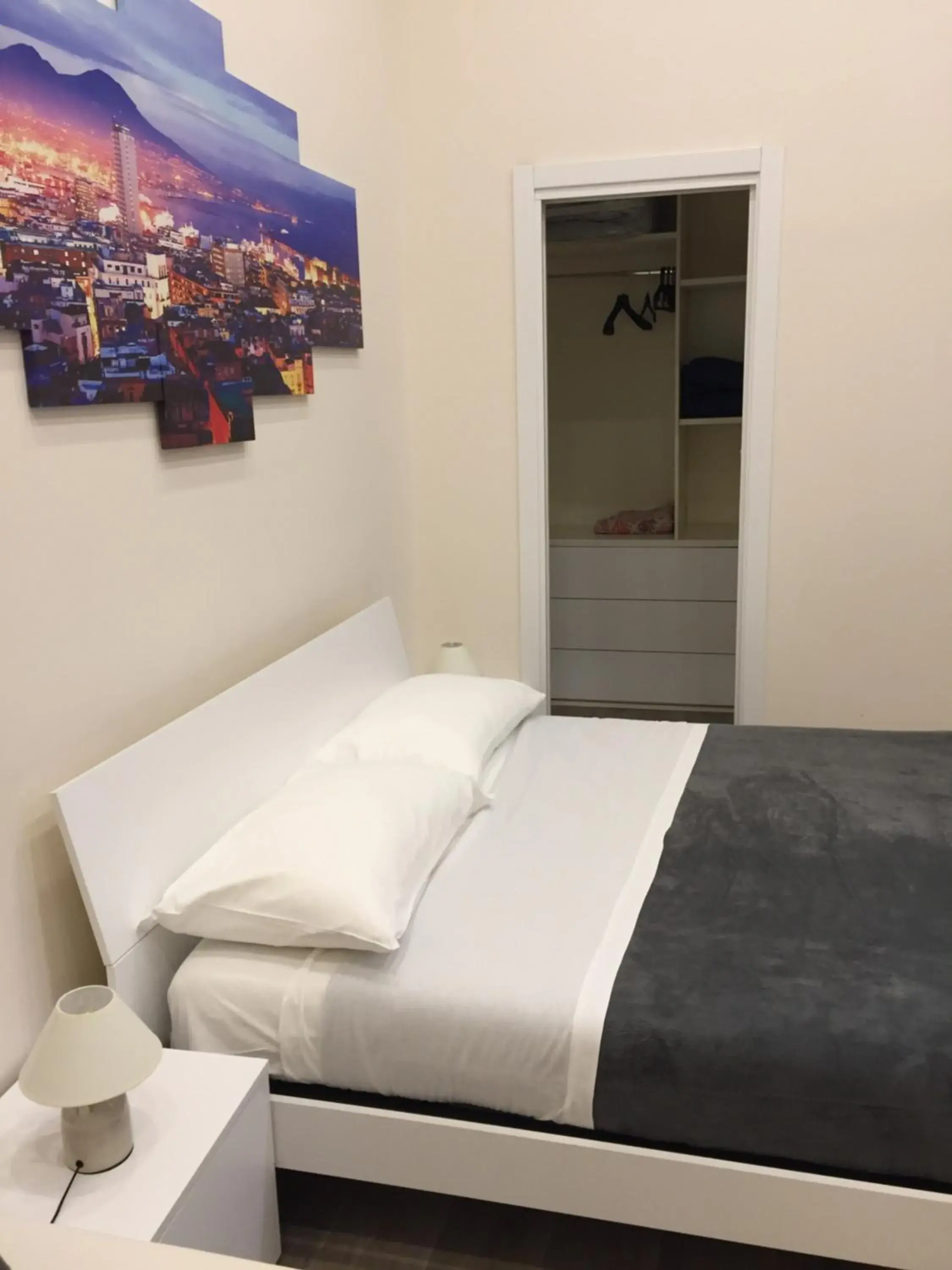 Quadruple Room with Private Bathroom - single occupancy in Garibaldi Station 2punto0 Quadruple Room with Private Bathroom - single occupancy in Garibaldi Station 2punto0