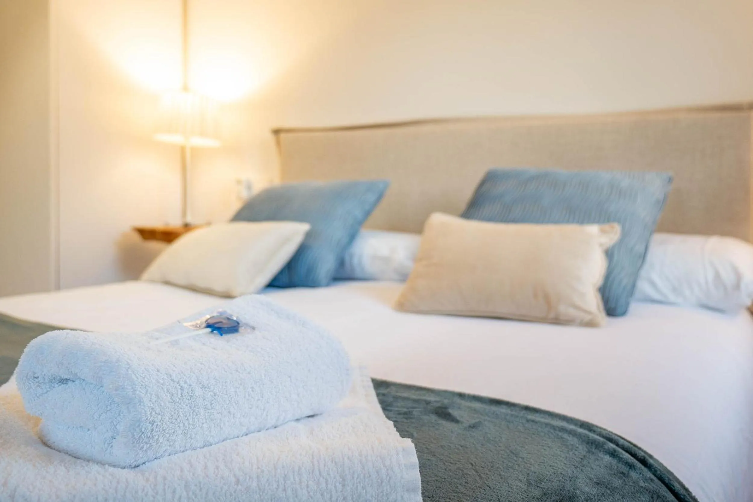 Shower, Bed in Bista Eder Hotel & Lodge