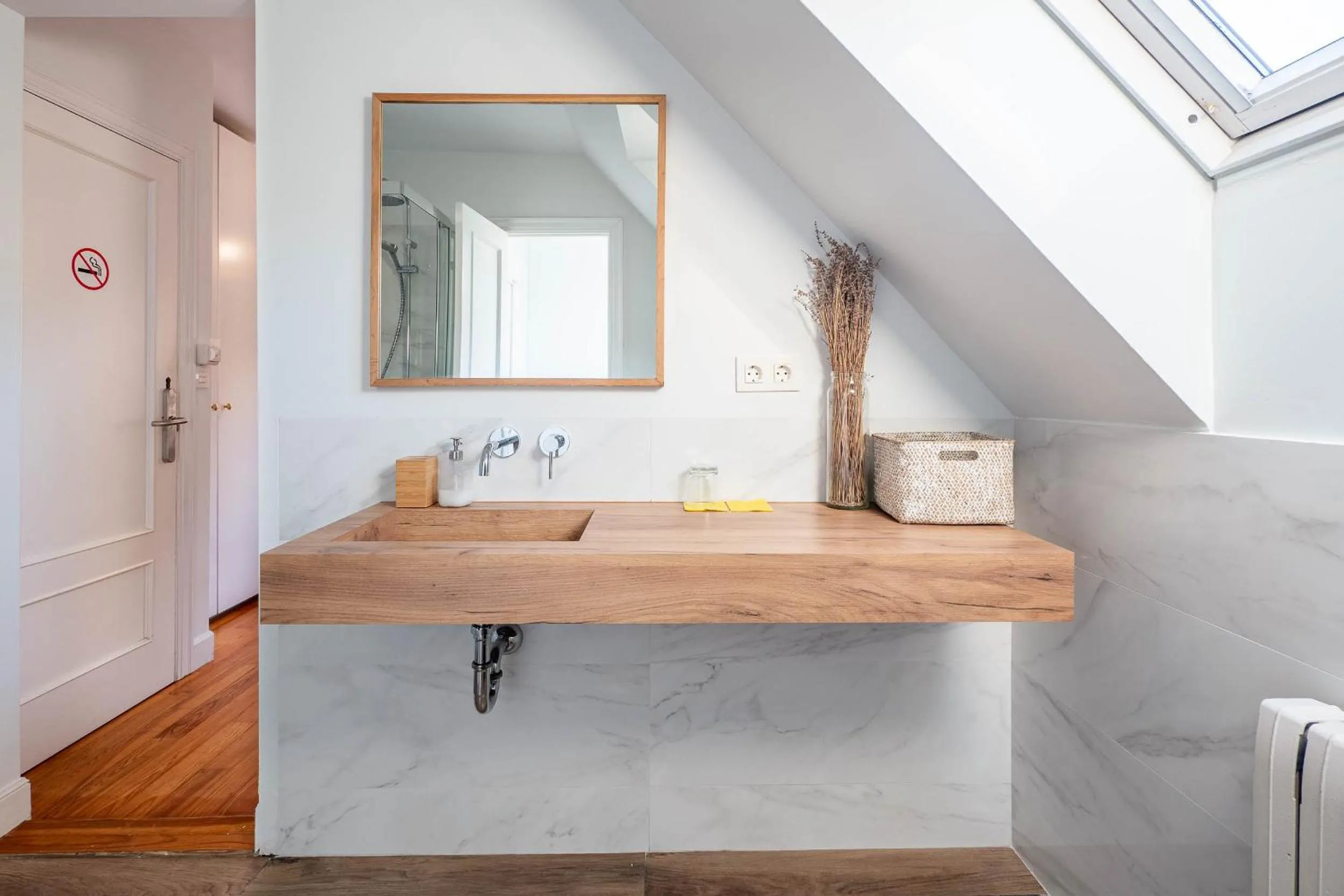 Shower in Bista Eder Hotel & Lodge