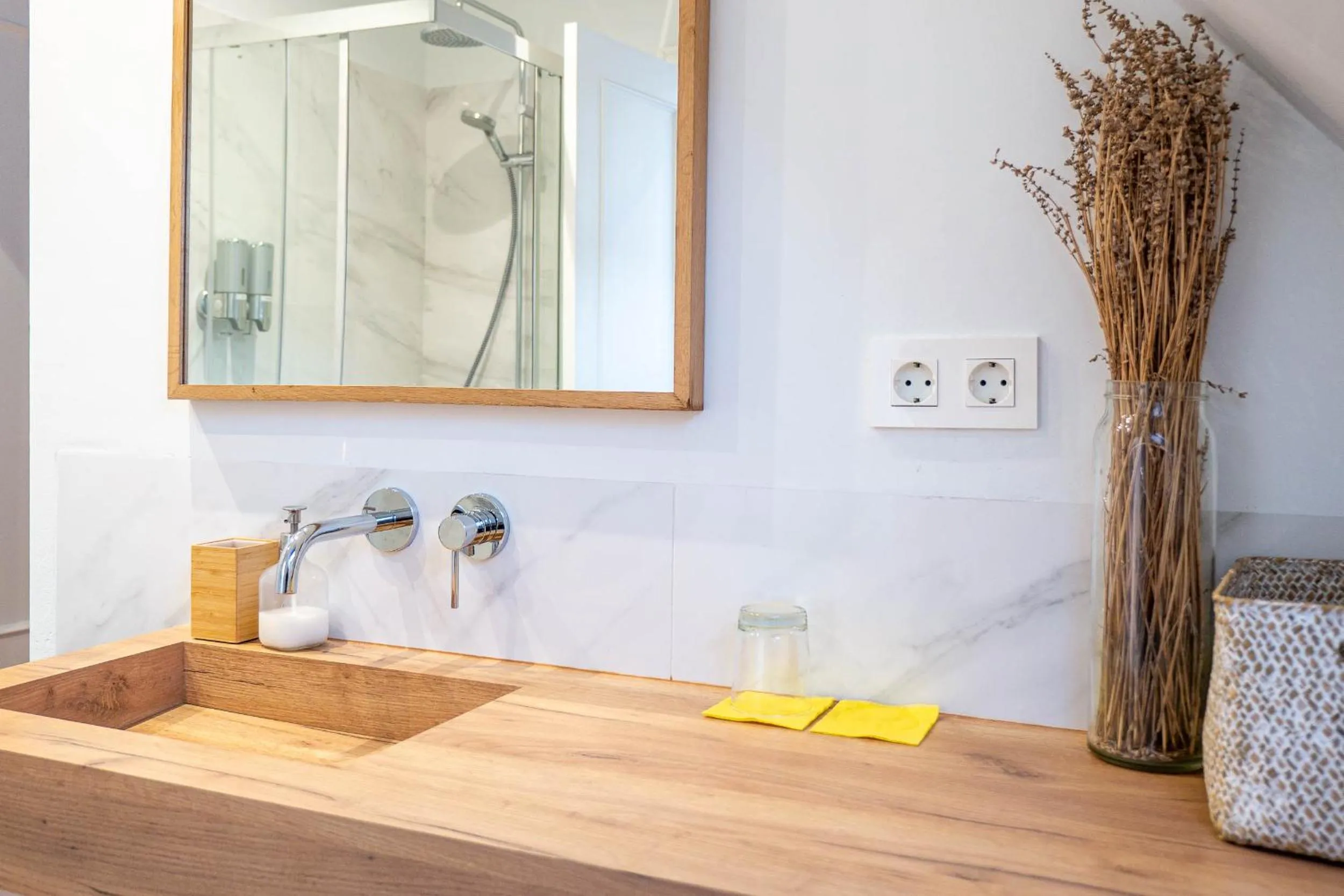 Shower in Bista Eder Hotel & Lodge