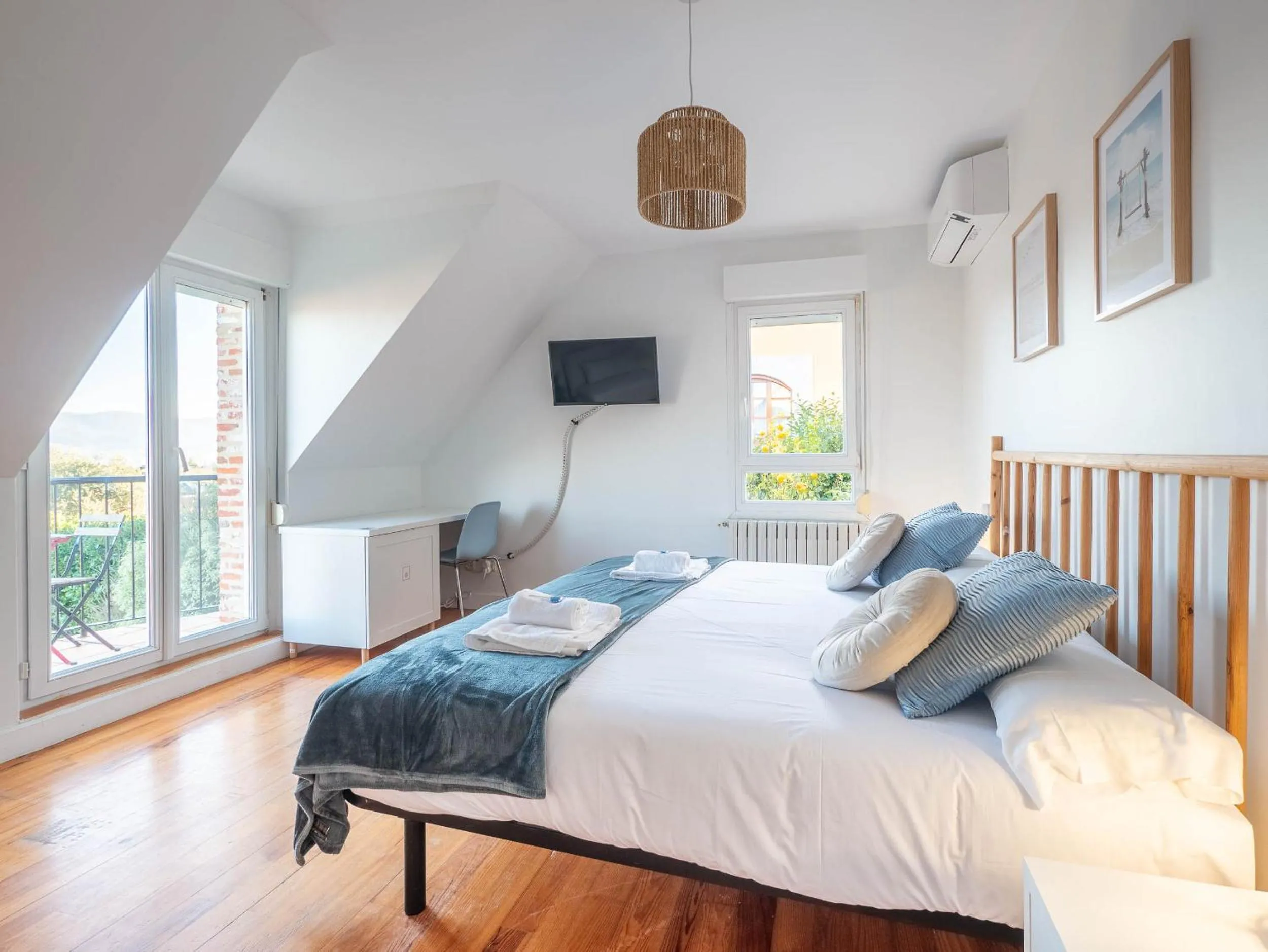 TV and multimedia, Bed in Bista Eder Hotel & Lodge