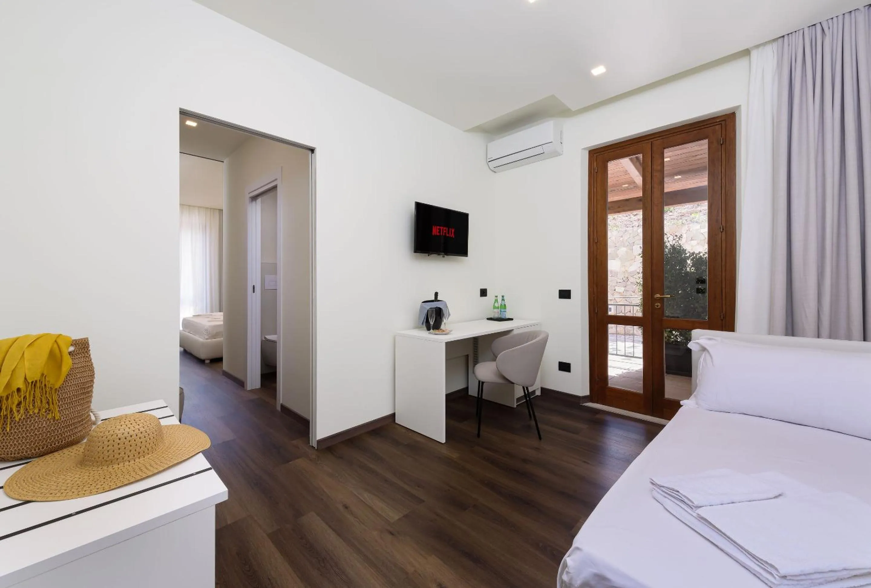 Living room, Bed in Albergo Auralba