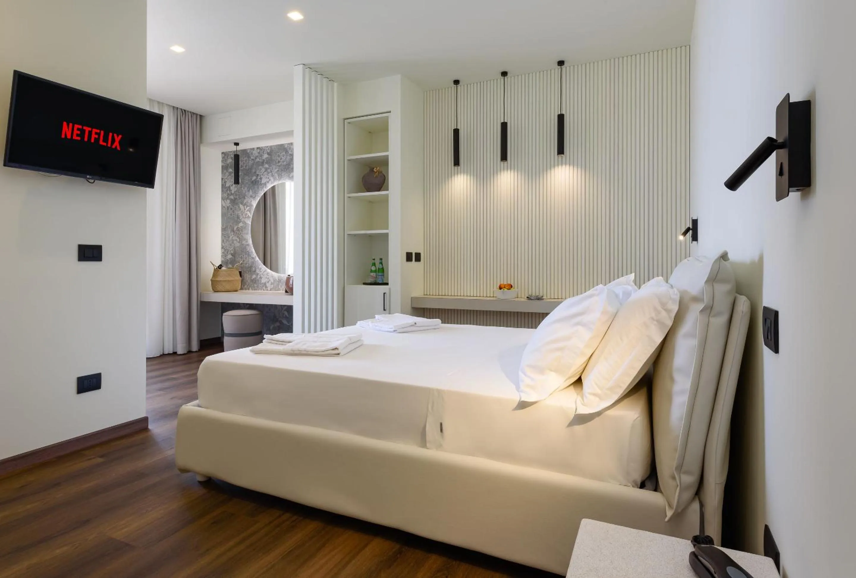 TV and multimedia, Bed in Albergo Auralba