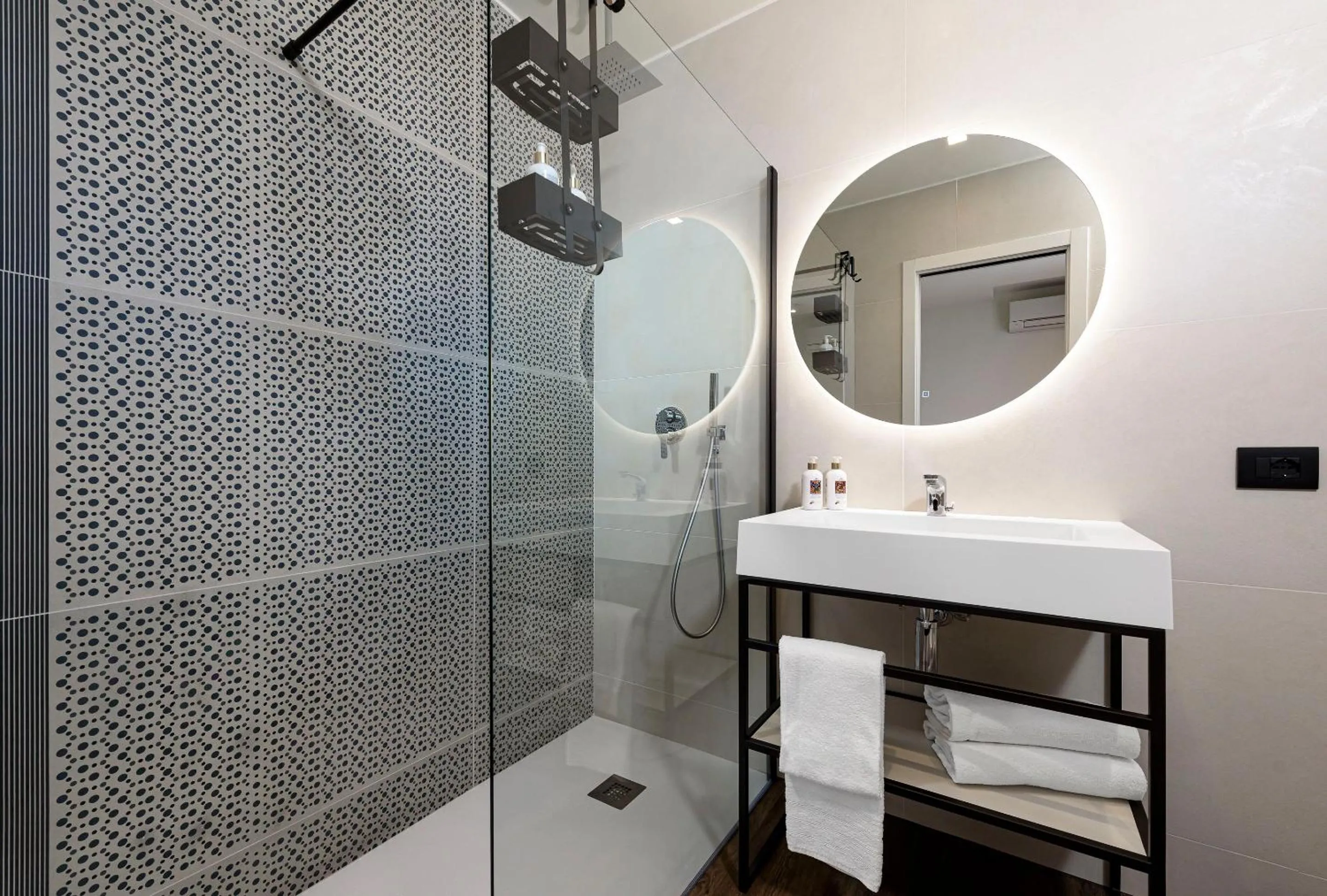 Shower in Albergo Auralba