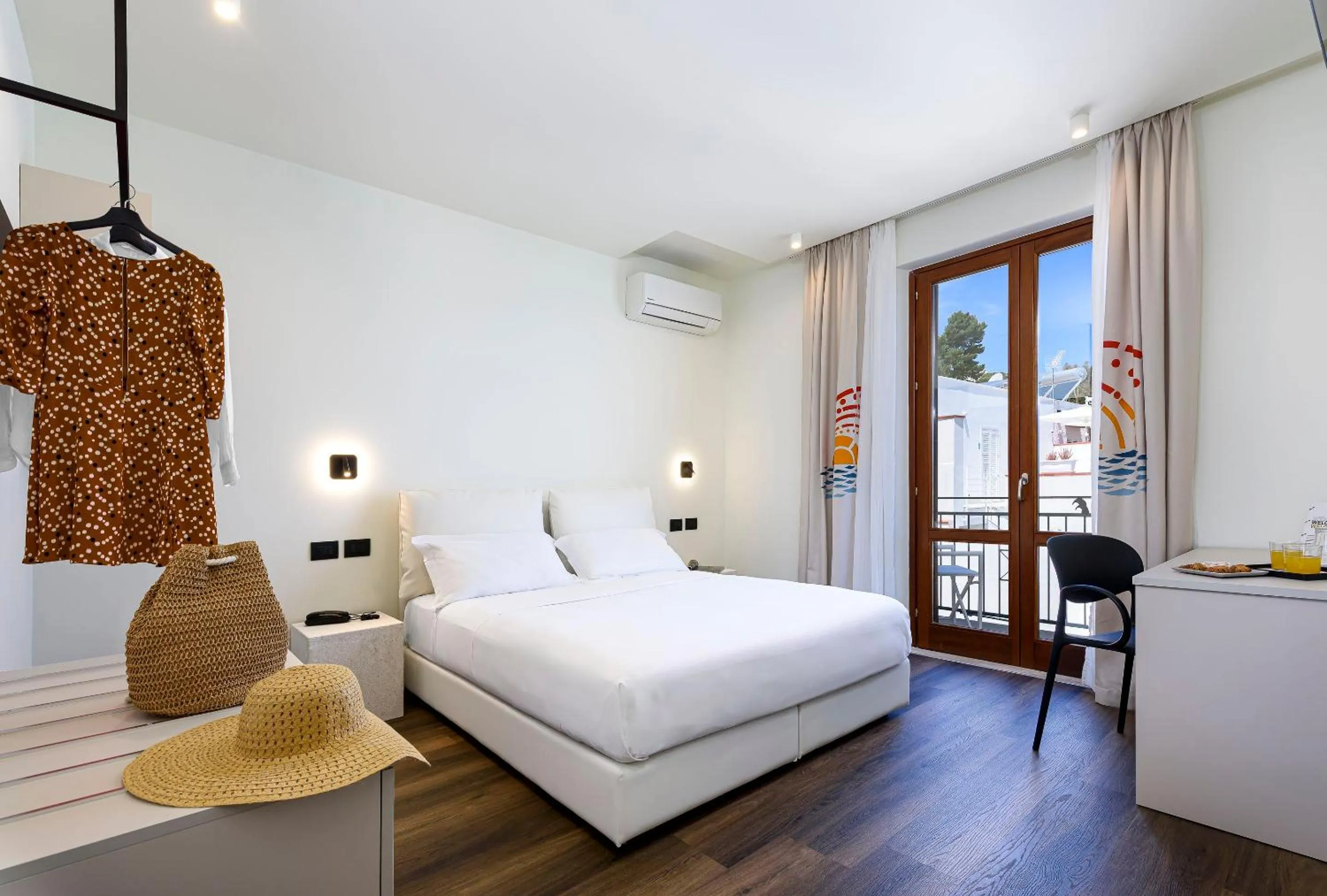 View (from property/room), Bed in Albergo Auralba