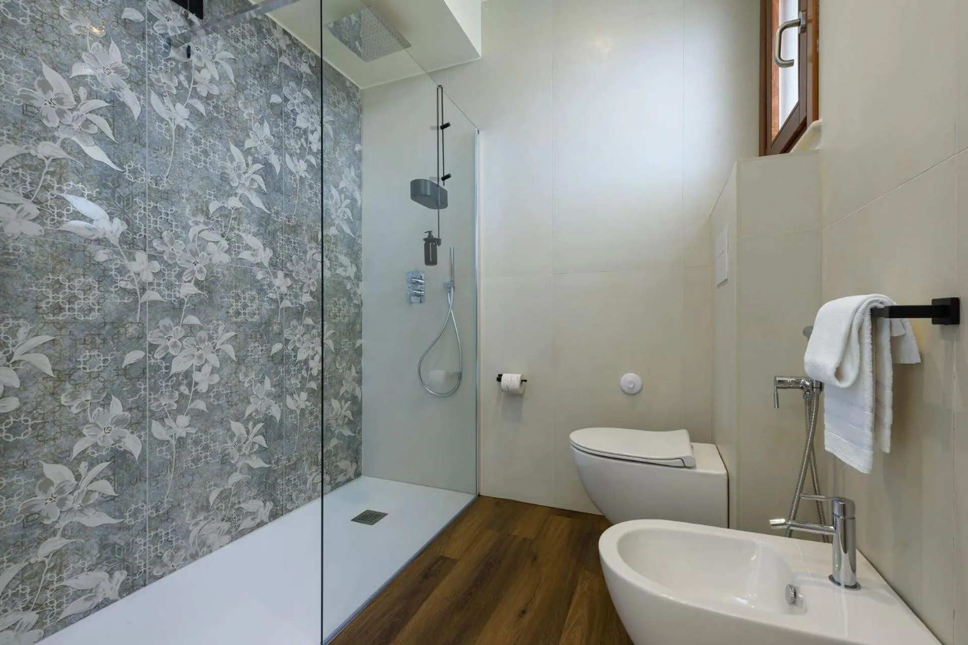 Shower in Albergo Auralba