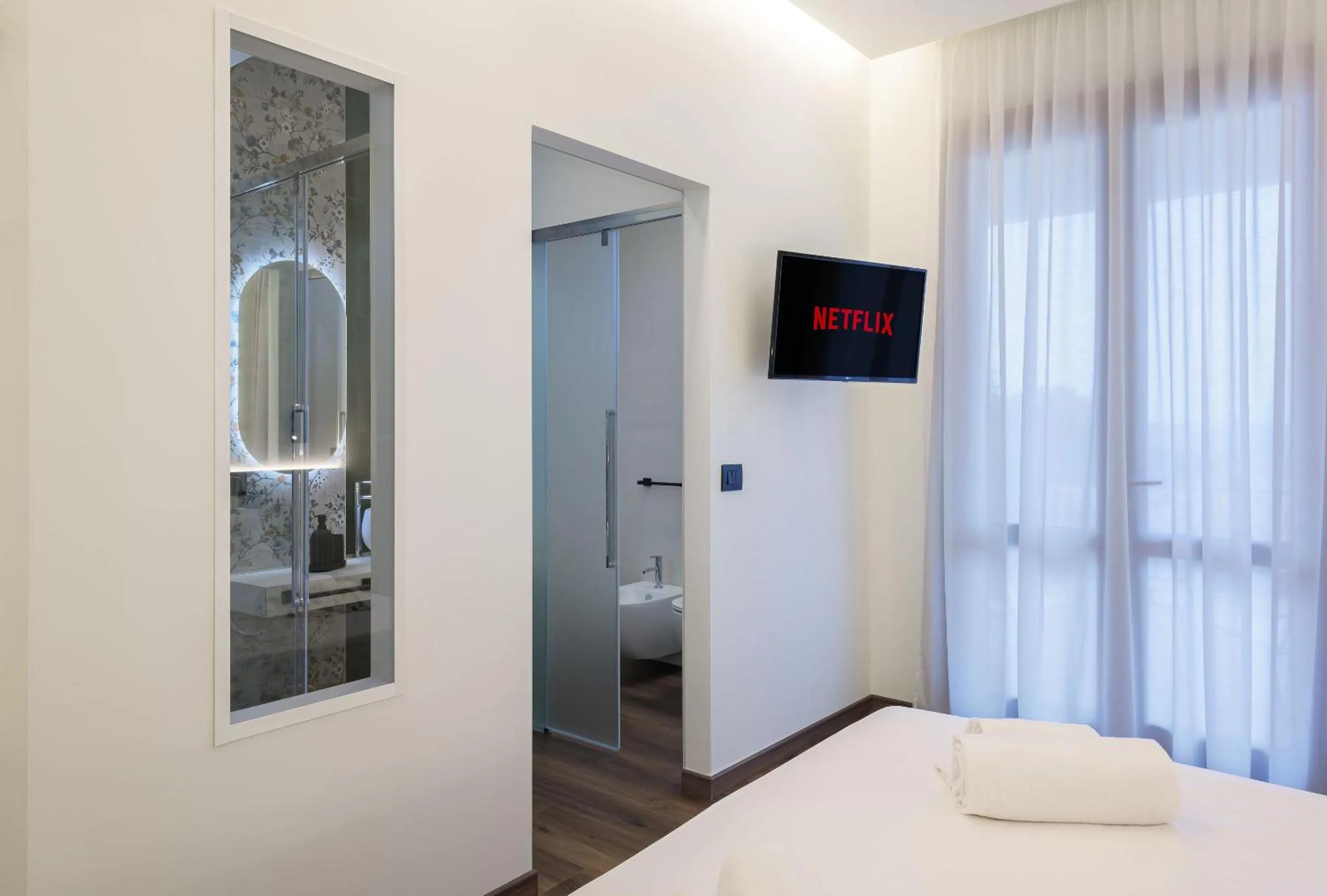 Bathroom, Bed in Albergo Auralba