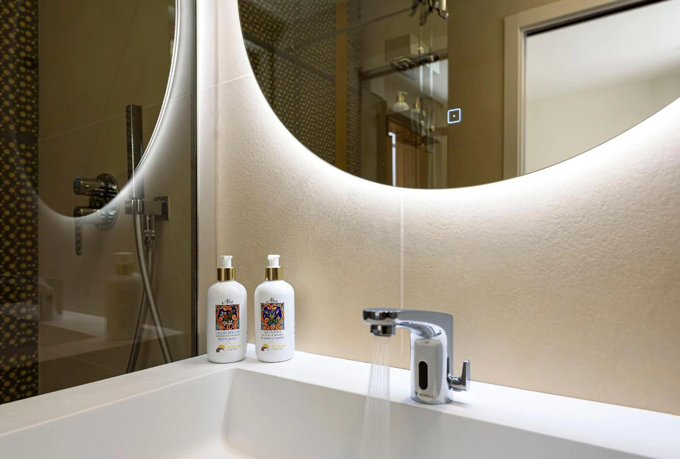 Bathroom in Albergo Auralba