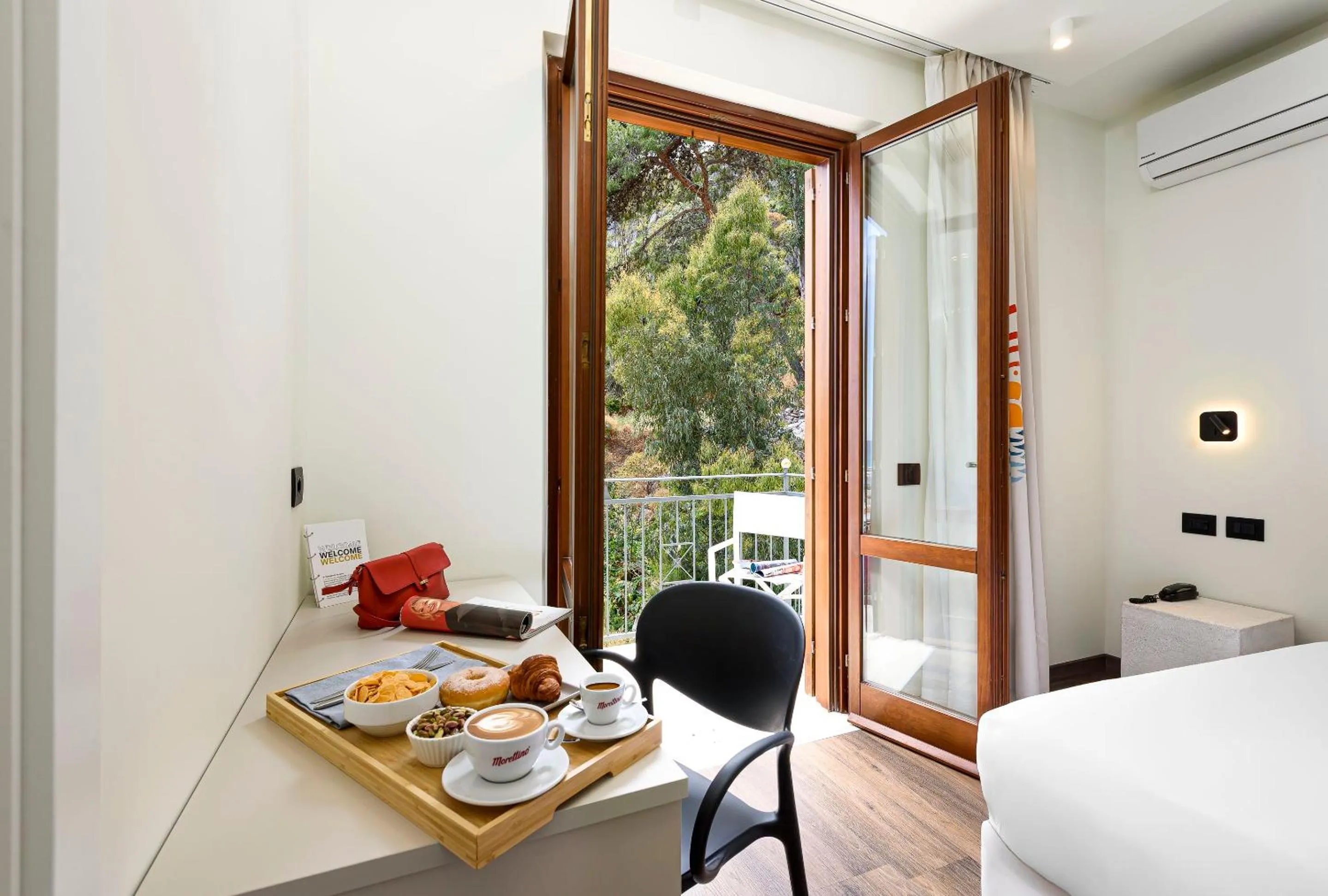 View (from property/room), Bed in Albergo Auralba