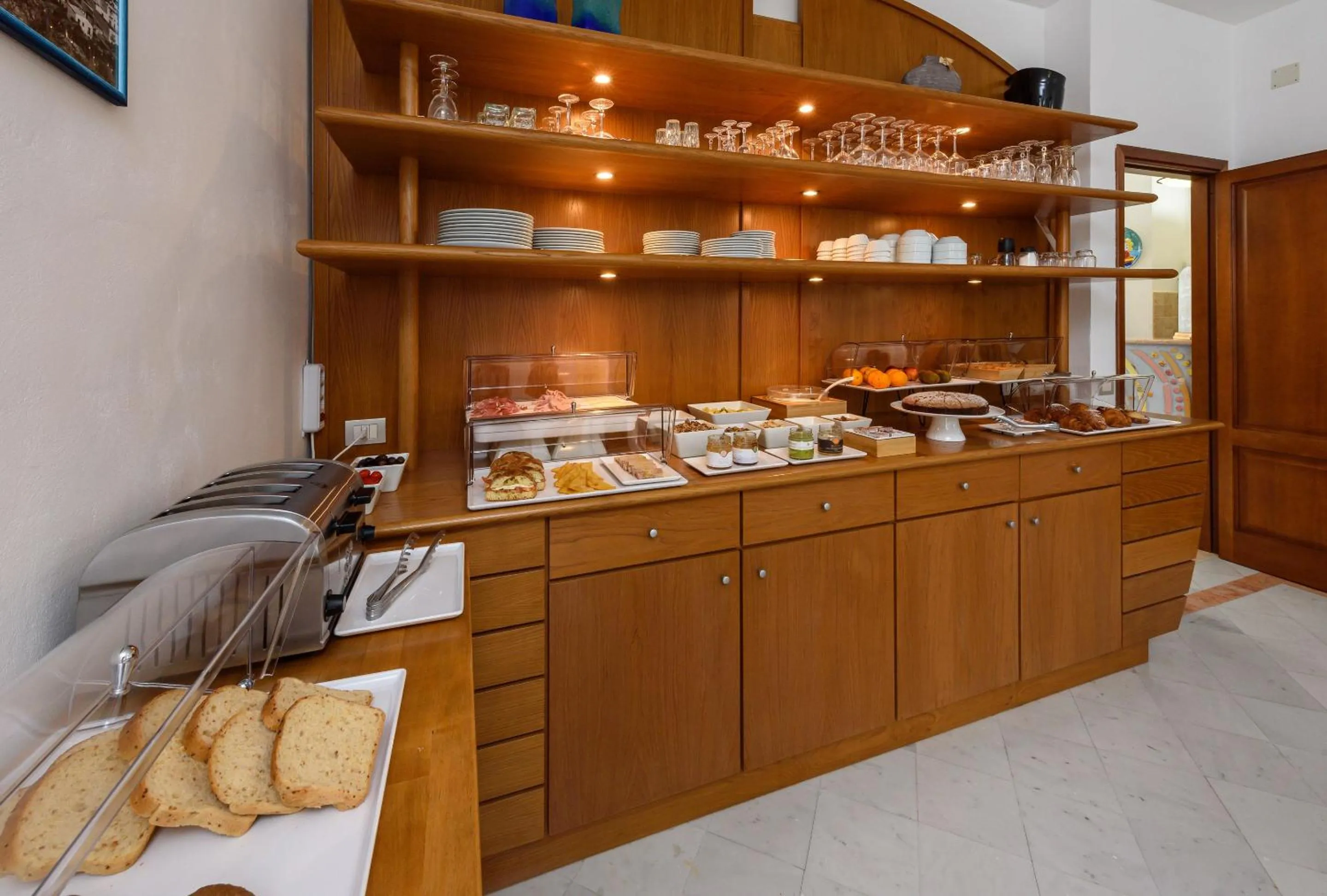 Breakfast in Albergo Auralba