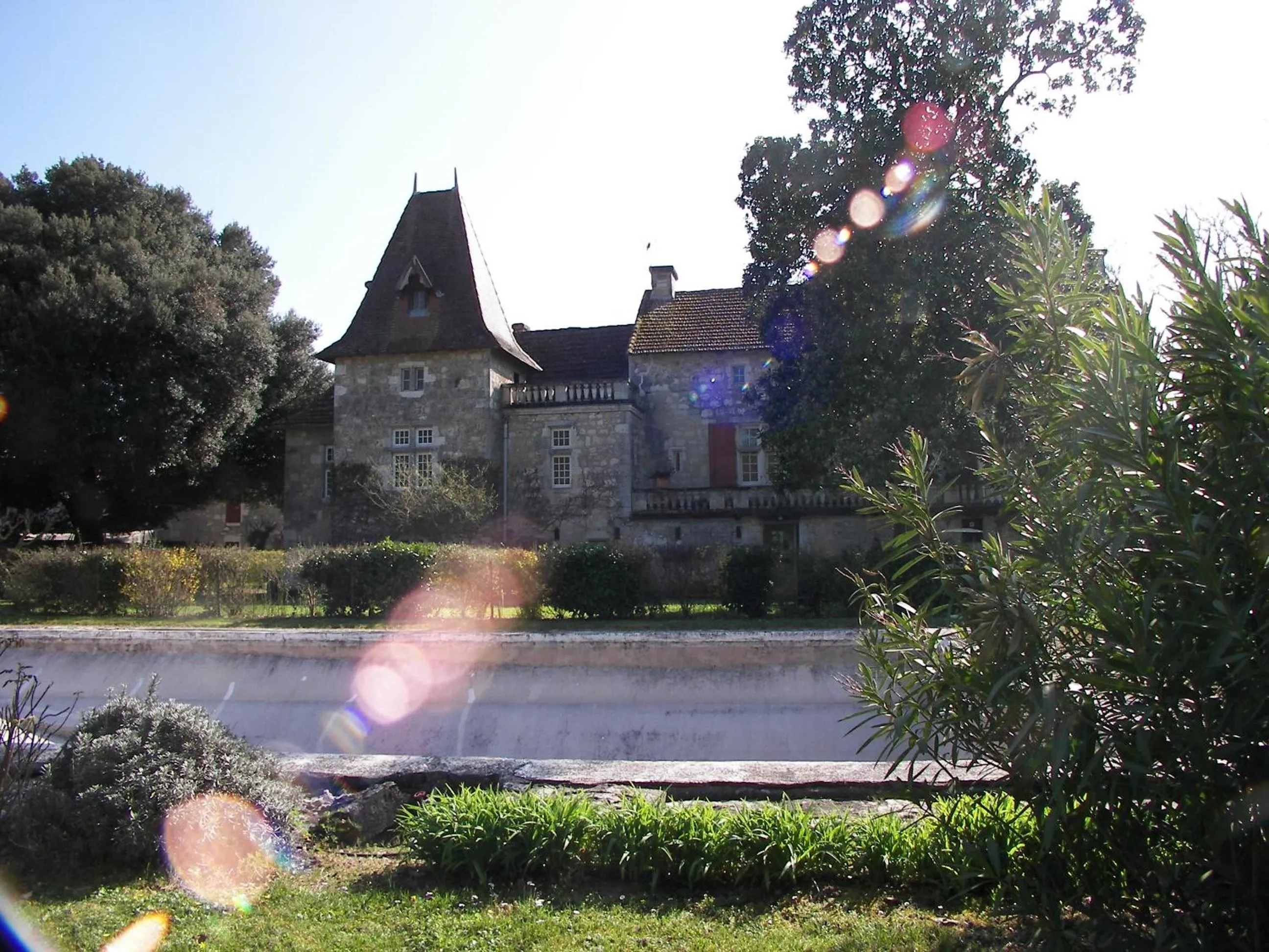 Pool view in Domaine du Noble
