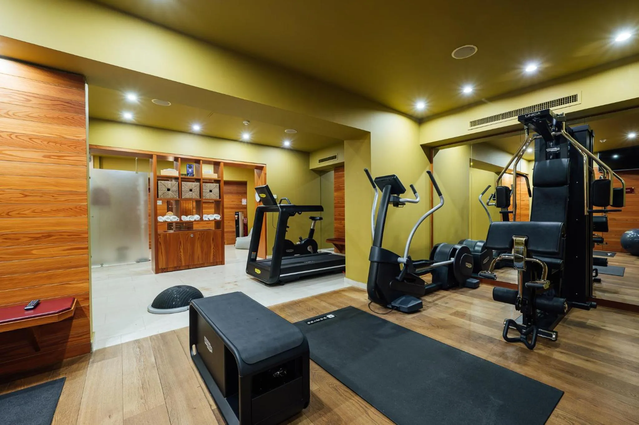 Fitness centre/facilities in Peakture Hotel