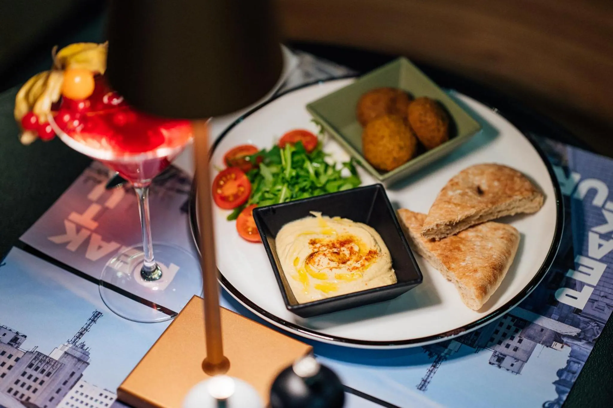 Restaurant/places to eat in Peakture Hotel