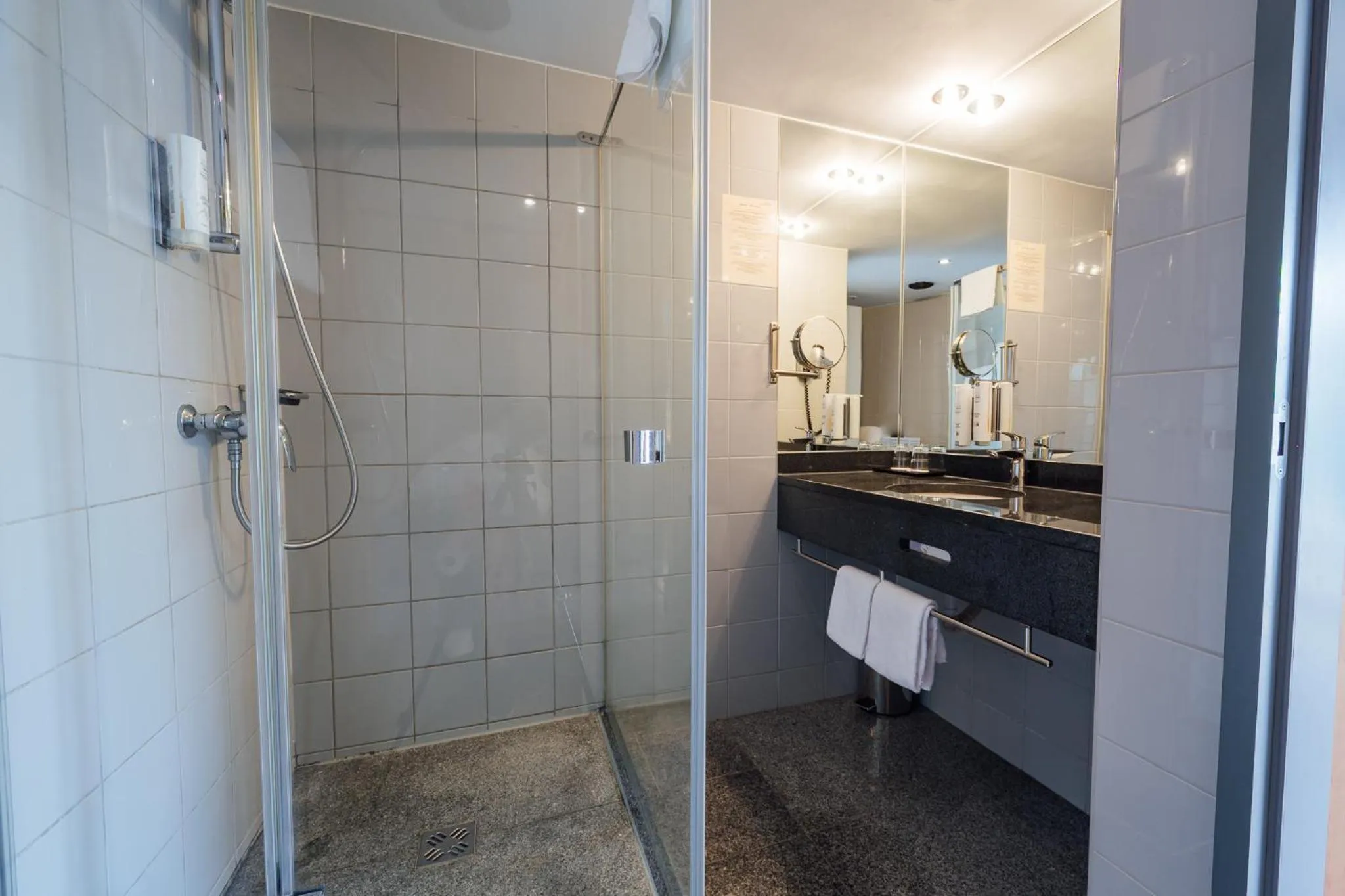 Bathroom in Peakture Hotel