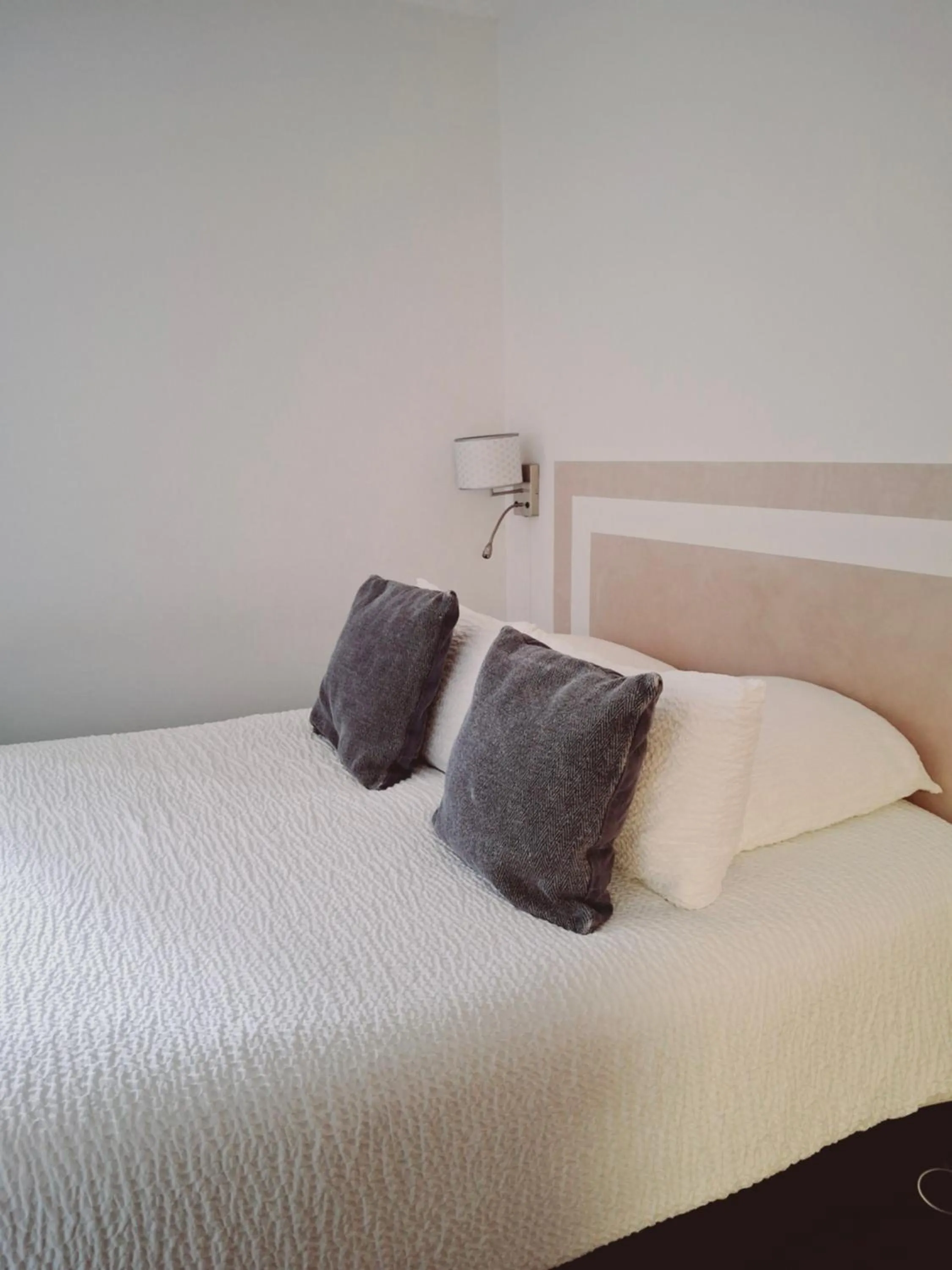 Bed in Logis Hôtel Restaurant La Brasserie