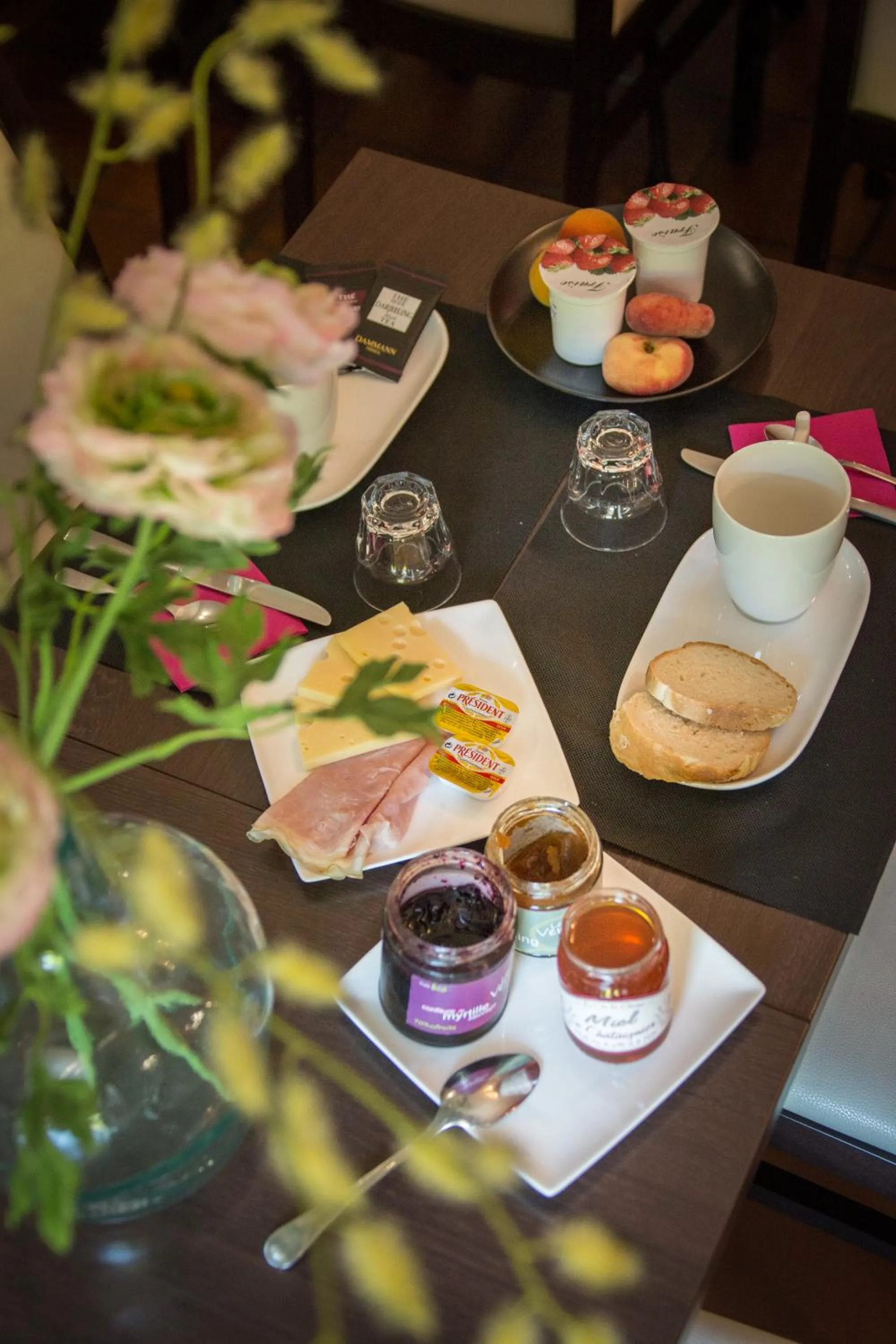 Food and drinks in Logis Hôtel Restaurant La Brasserie