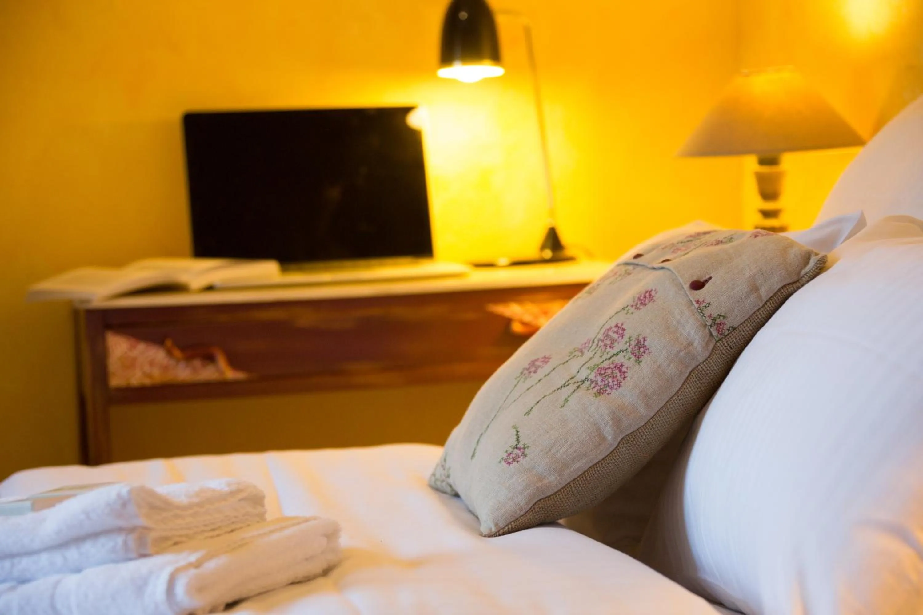 Bed in Logis Hôtel Restaurant La Brasserie