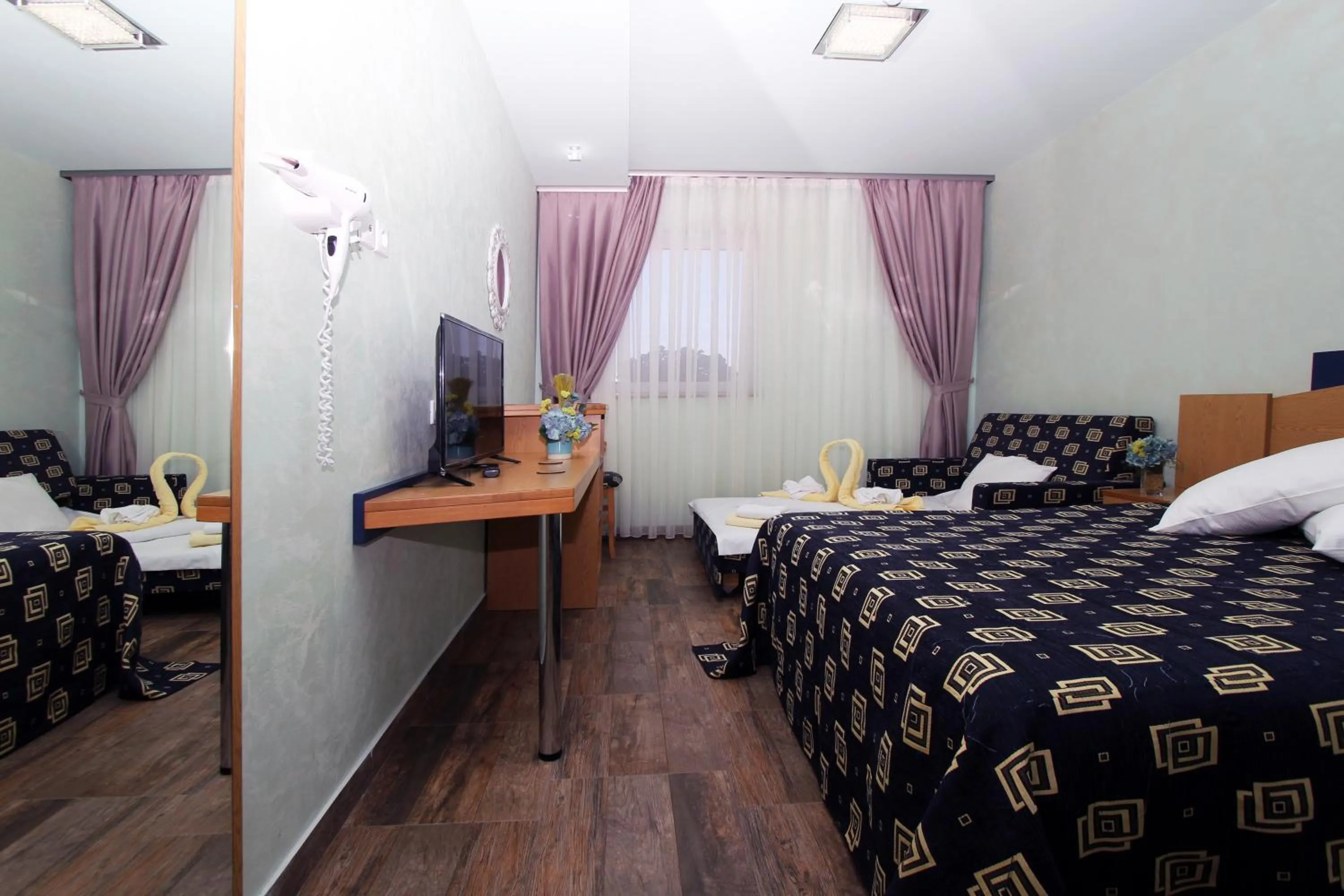 Iris Hotel