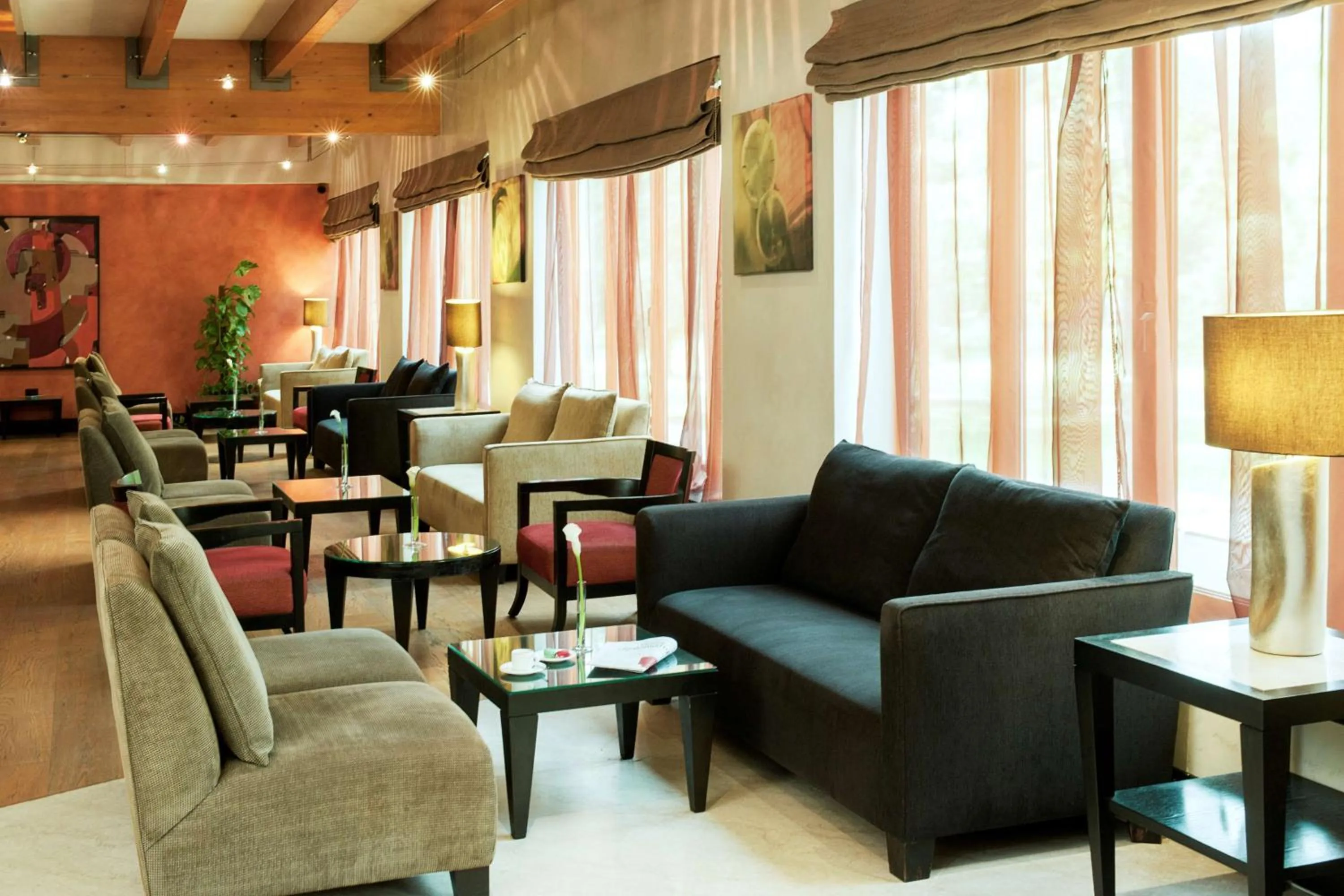 Lounge or bar in NH Timisoara