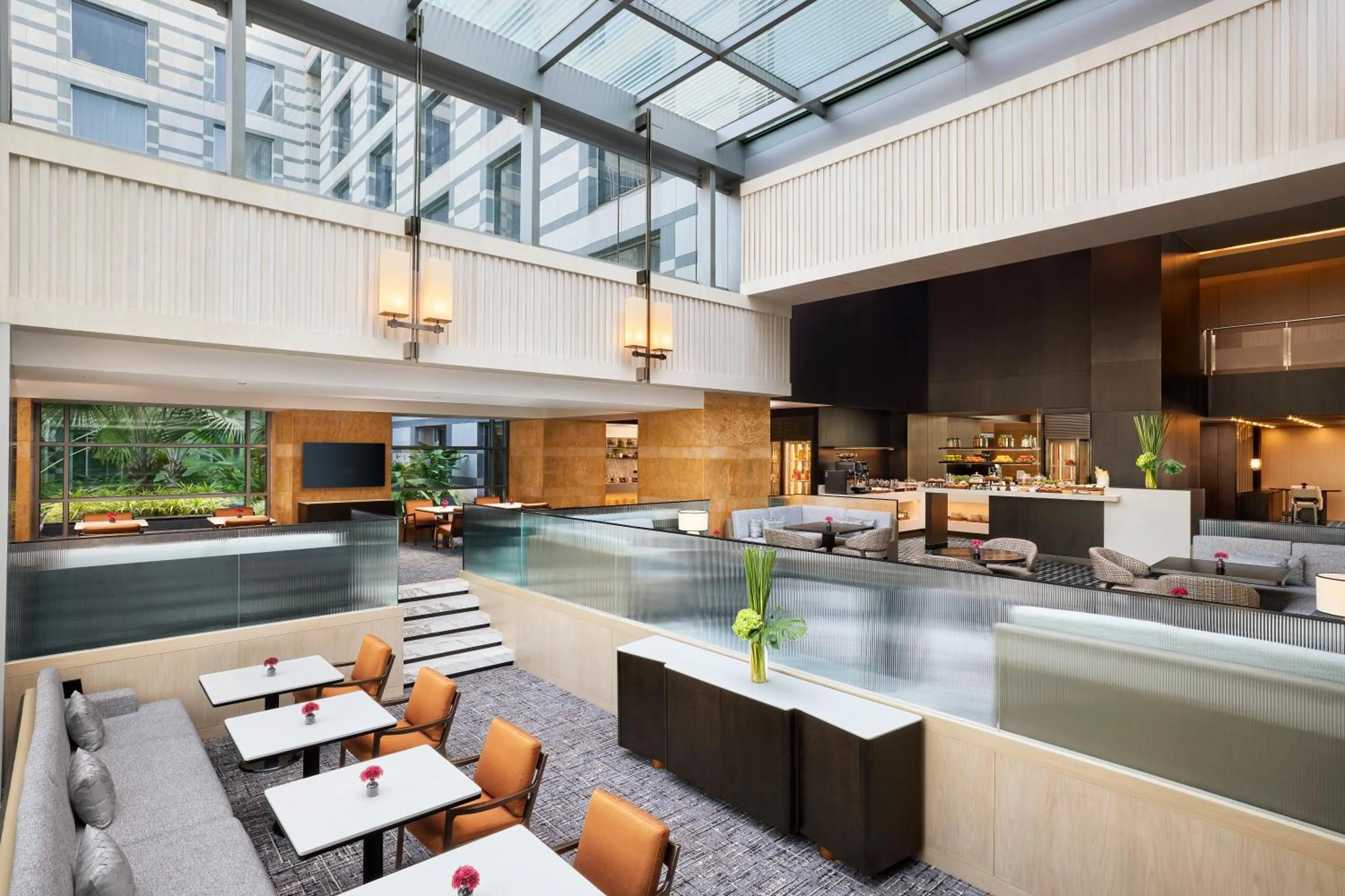 Lounge or bar in Grand Hyatt Mumbai Hotel and Residences