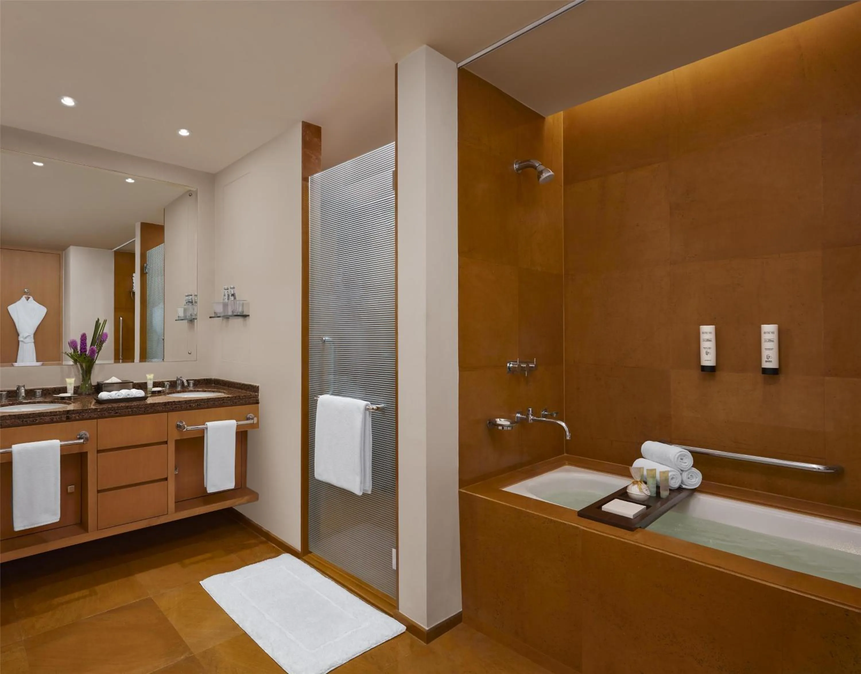 Bathroom in Grand Hyatt Mumbai Hotel and Residences