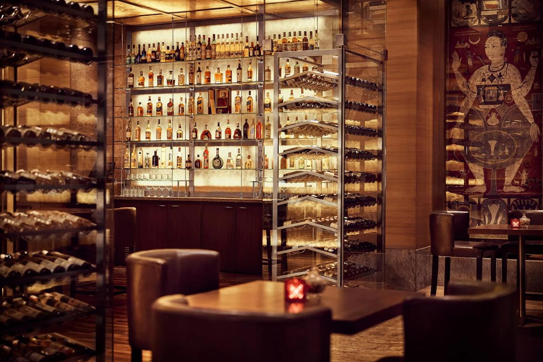 Lounge or bar in Grand Hyatt Mumbai Hotel and Residences
