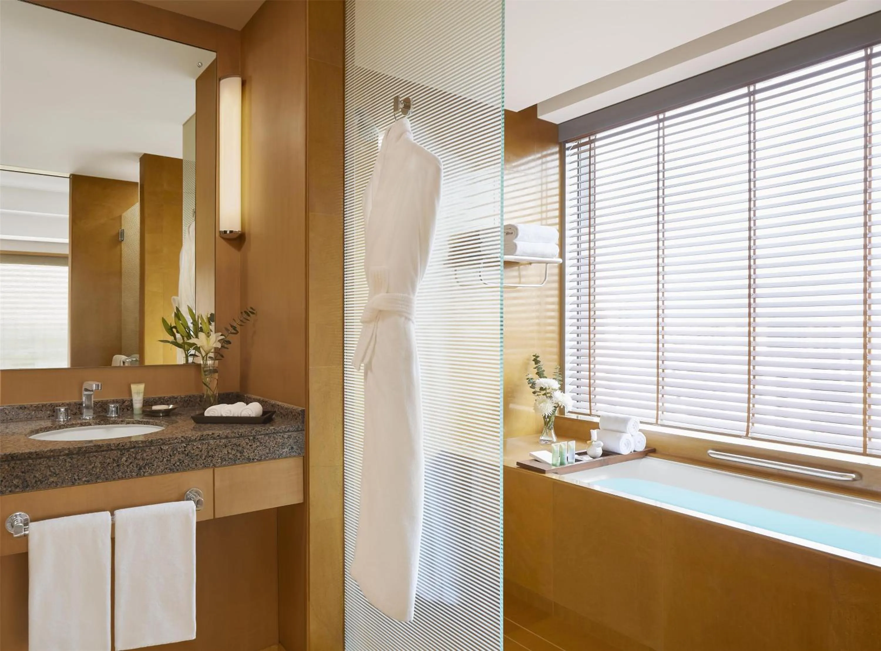 Bathroom in Grand Hyatt Mumbai Hotel and Residences