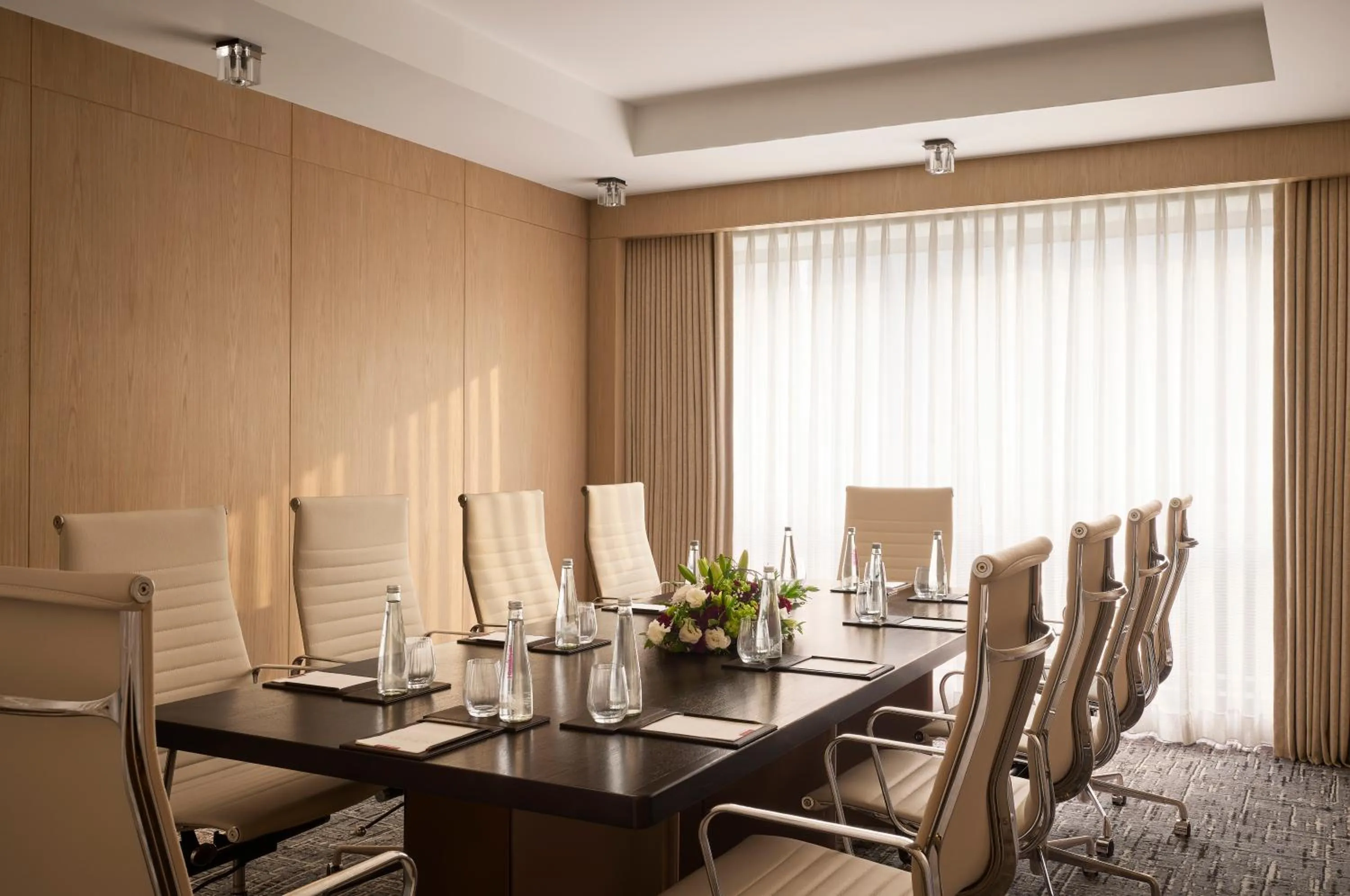 Lounge or bar in Grand Hyatt Mumbai Hotel and Residences